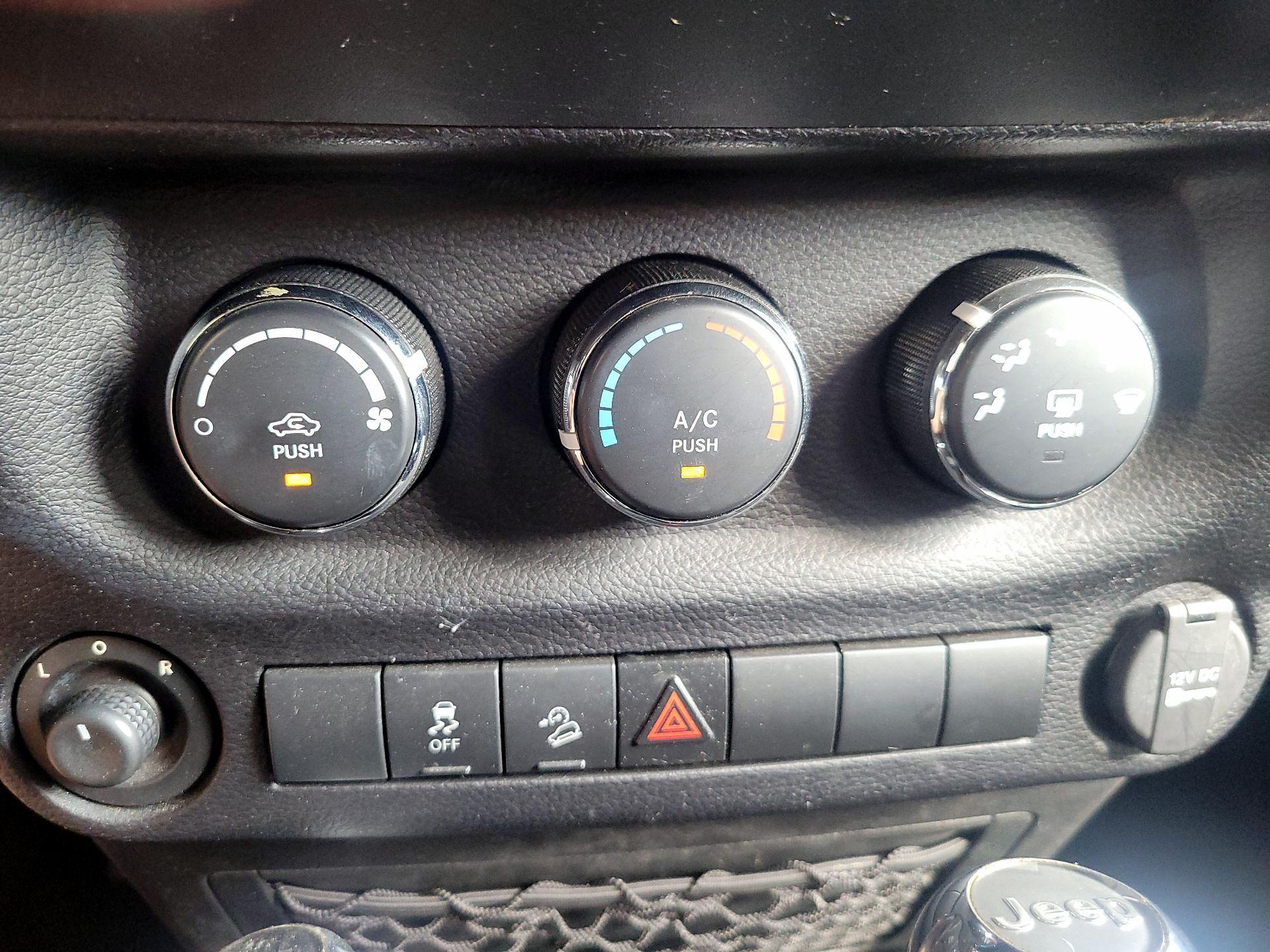 Thumbnail: 2013 Jeep Wrangler - 12