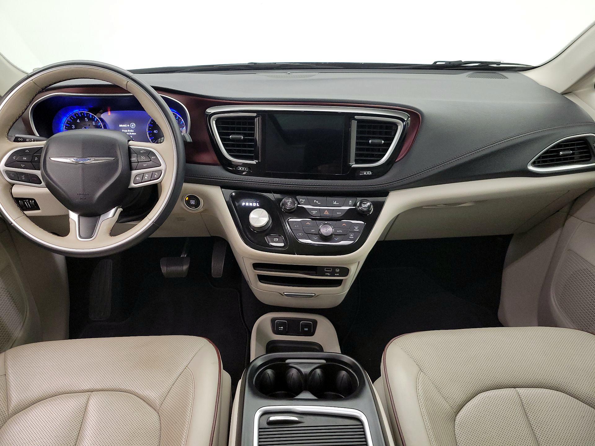 Thumbnail: 2017 Chrysler Pacifica - 9