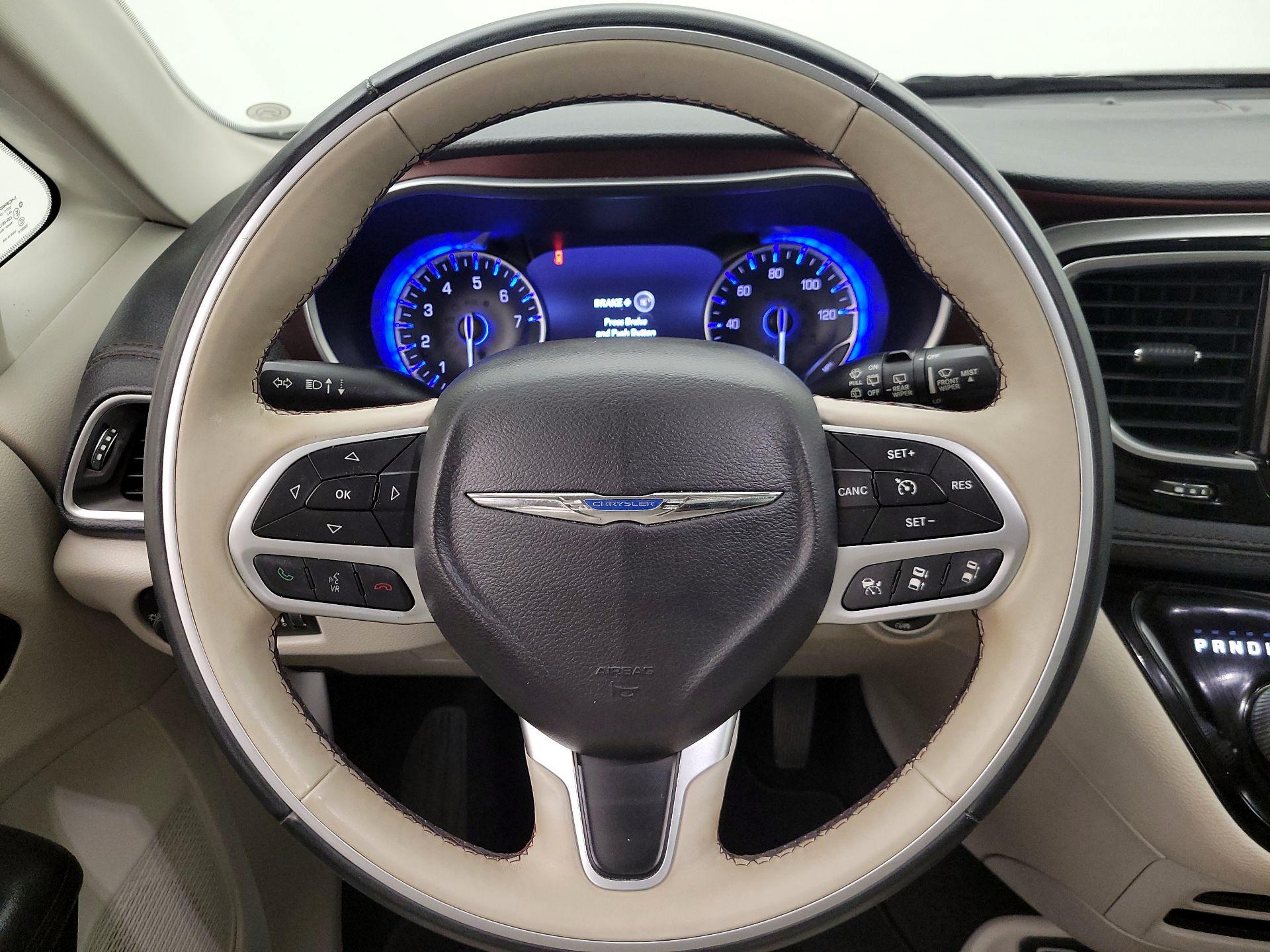 Thumbnail: 2017 Chrysler Pacifica - 10