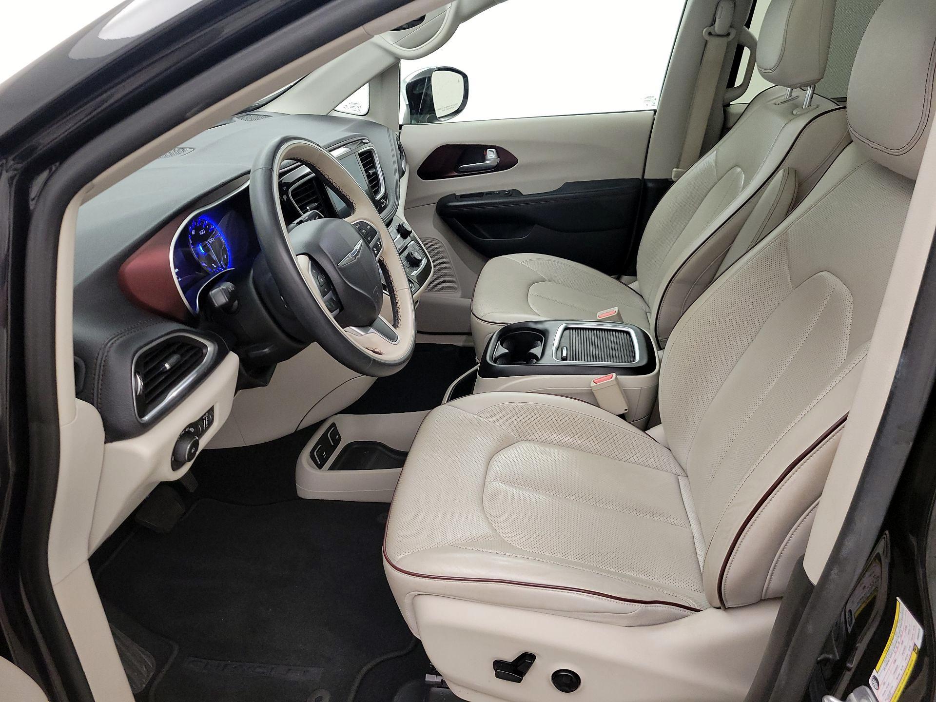 Thumbnail: 2017 Chrysler Pacifica - 11