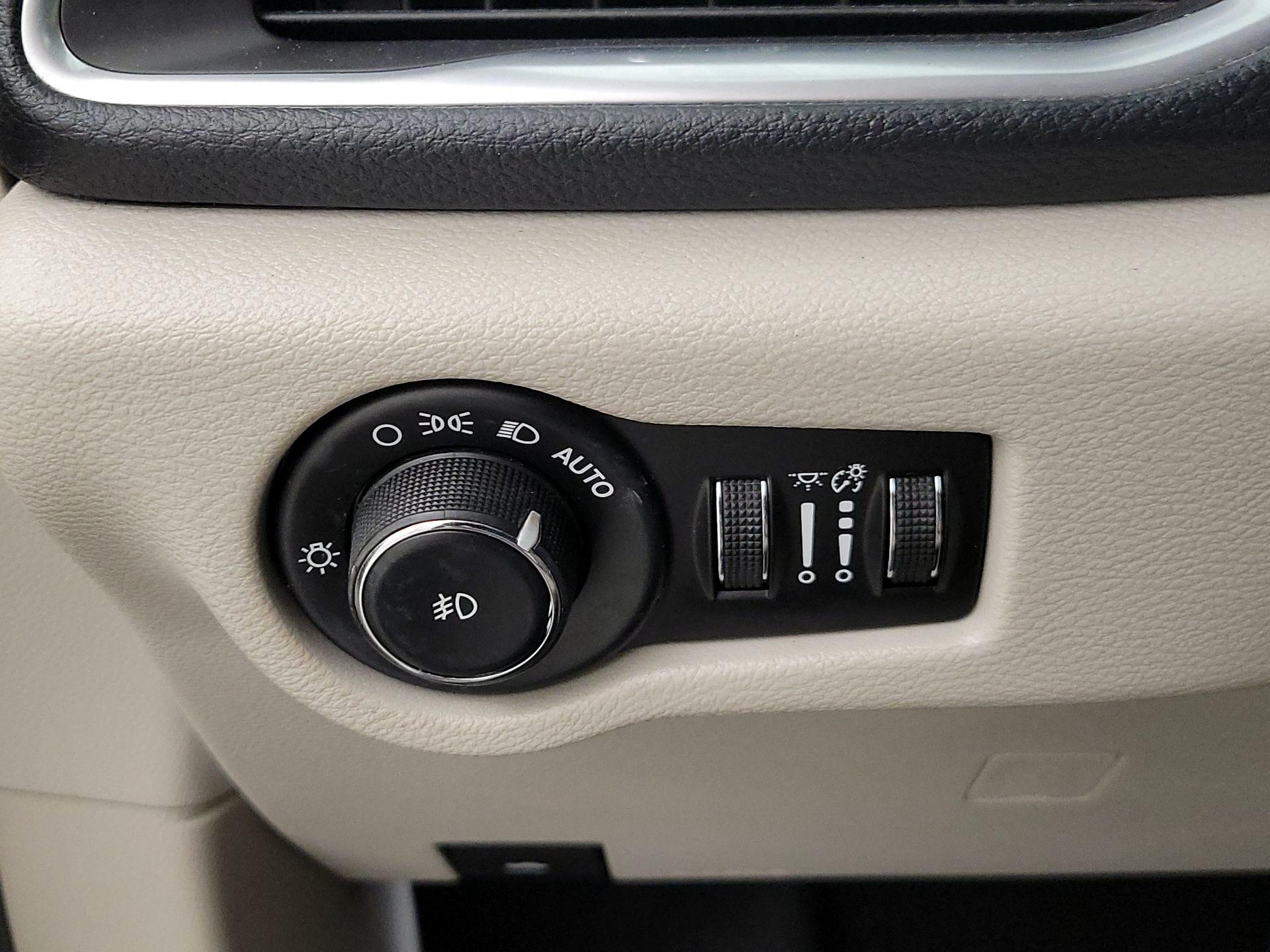 Thumbnail: 2017 Chrysler Pacifica - 13