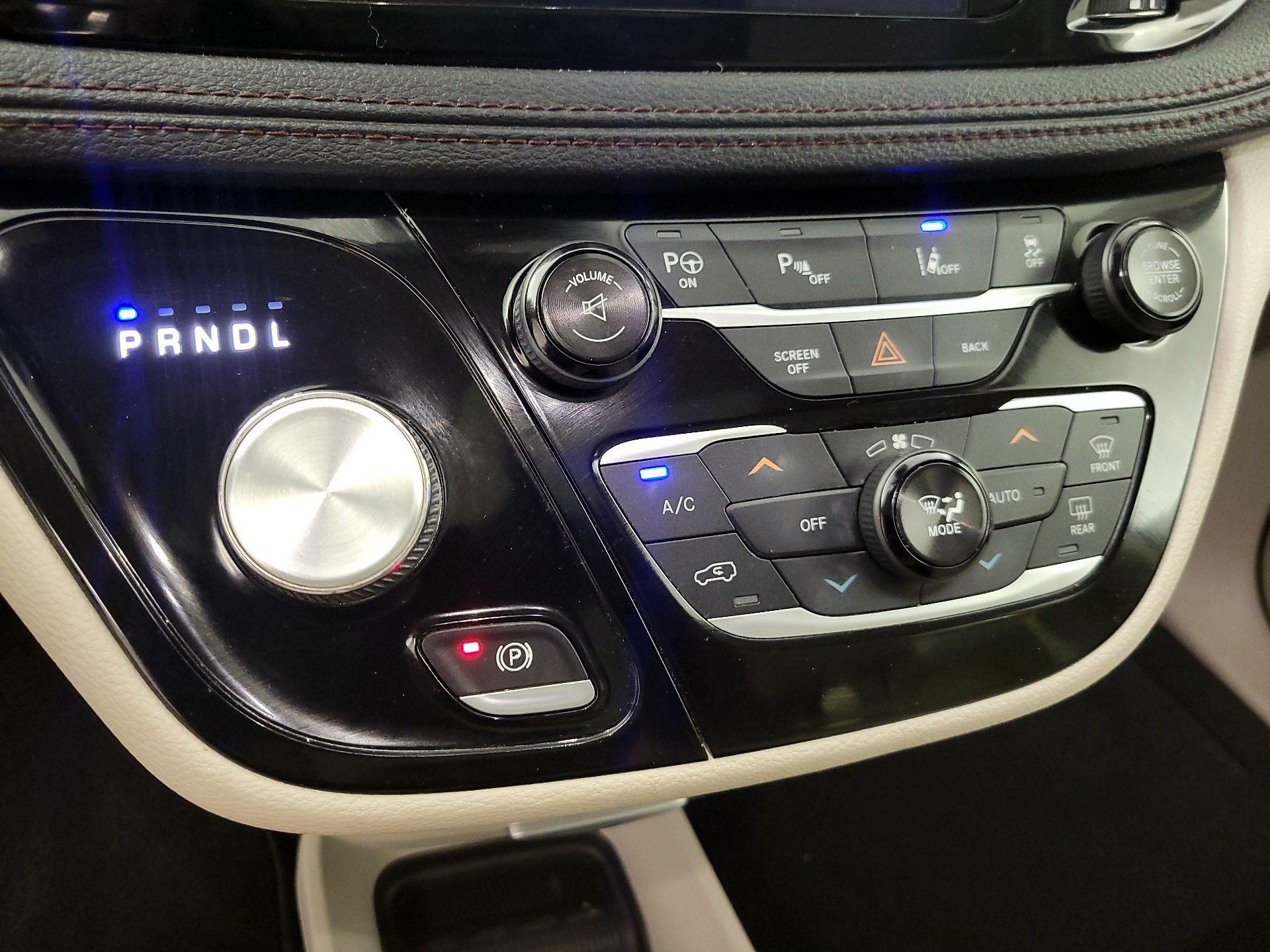 Thumbnail: 2017 Chrysler Pacifica - 18