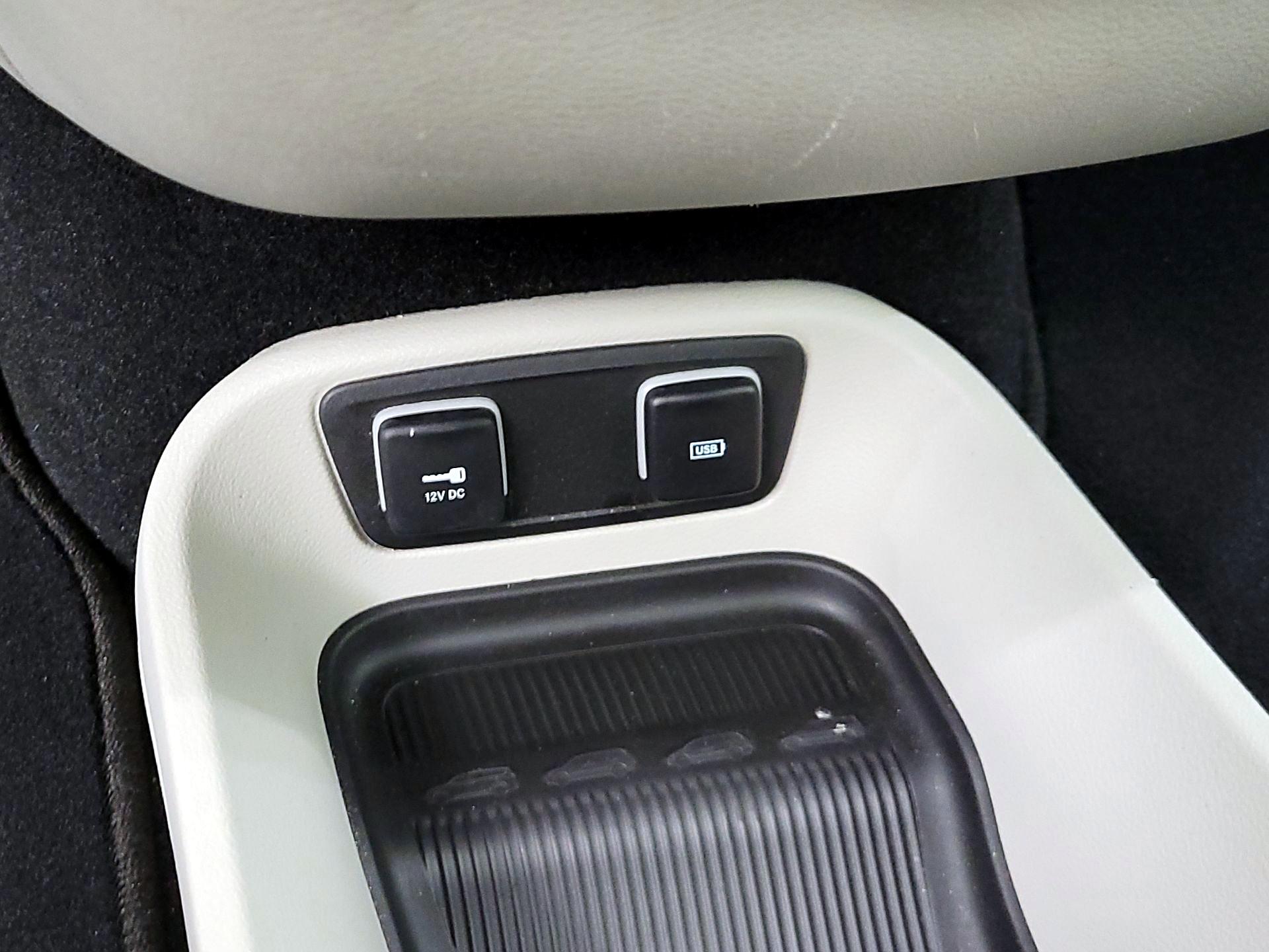 Thumbnail: 2017 Chrysler Pacifica - 19