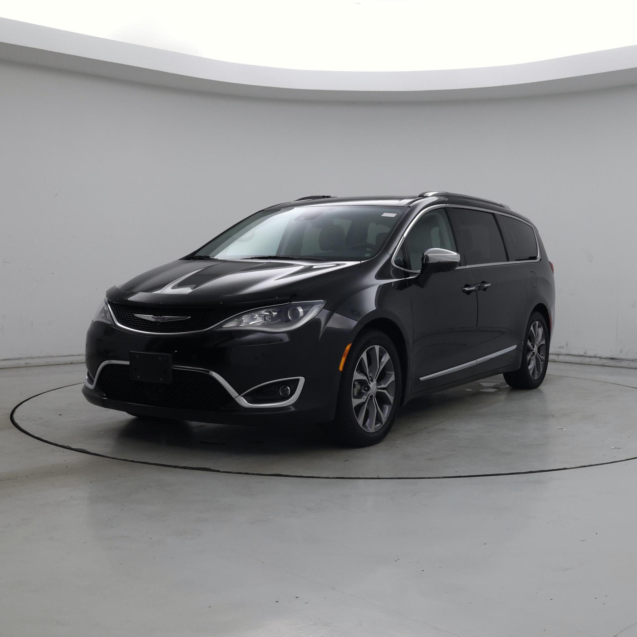 Thumbnail: 2017 Chrysler Pacifica - 4