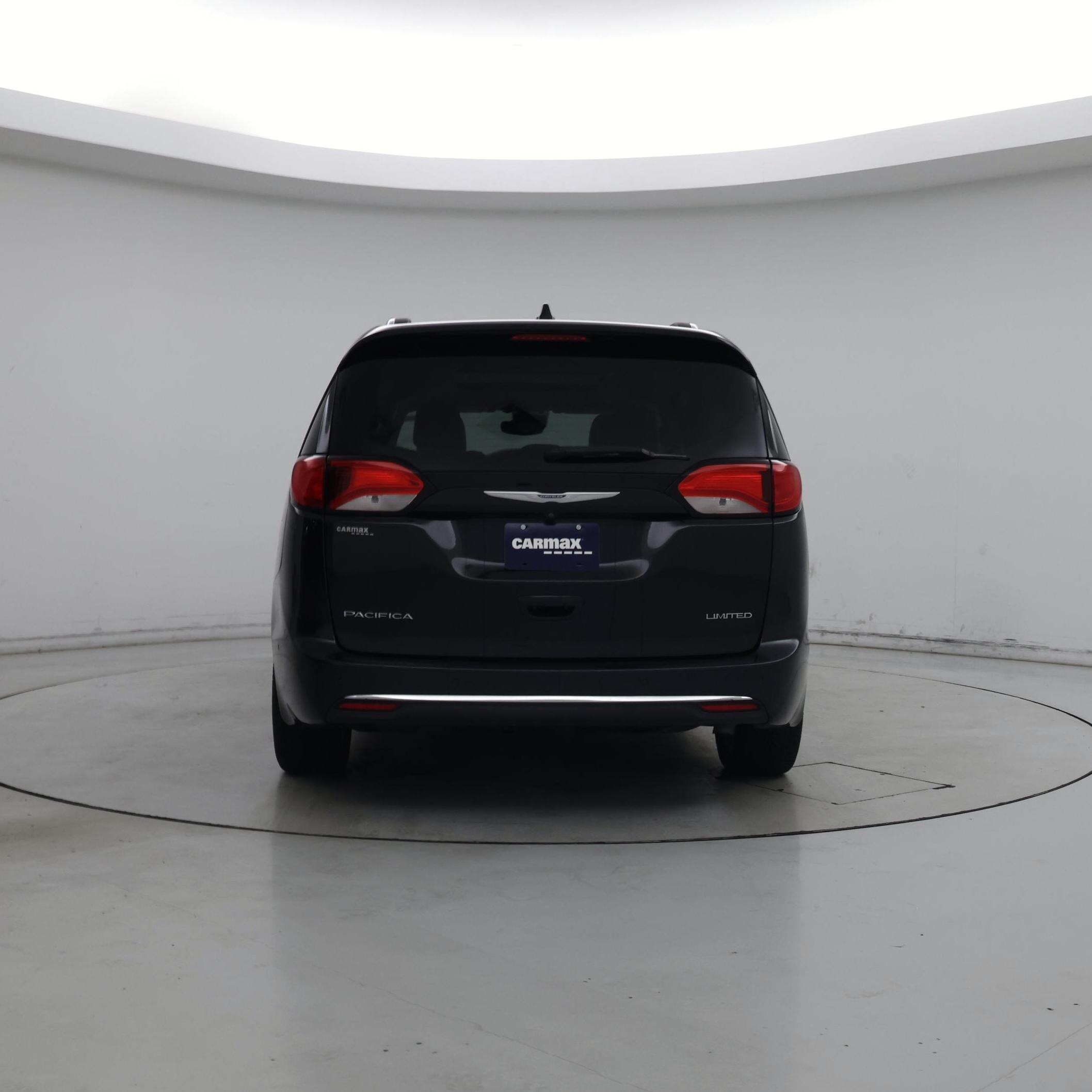 Thumbnail: 2017 Chrysler Pacifica - 6