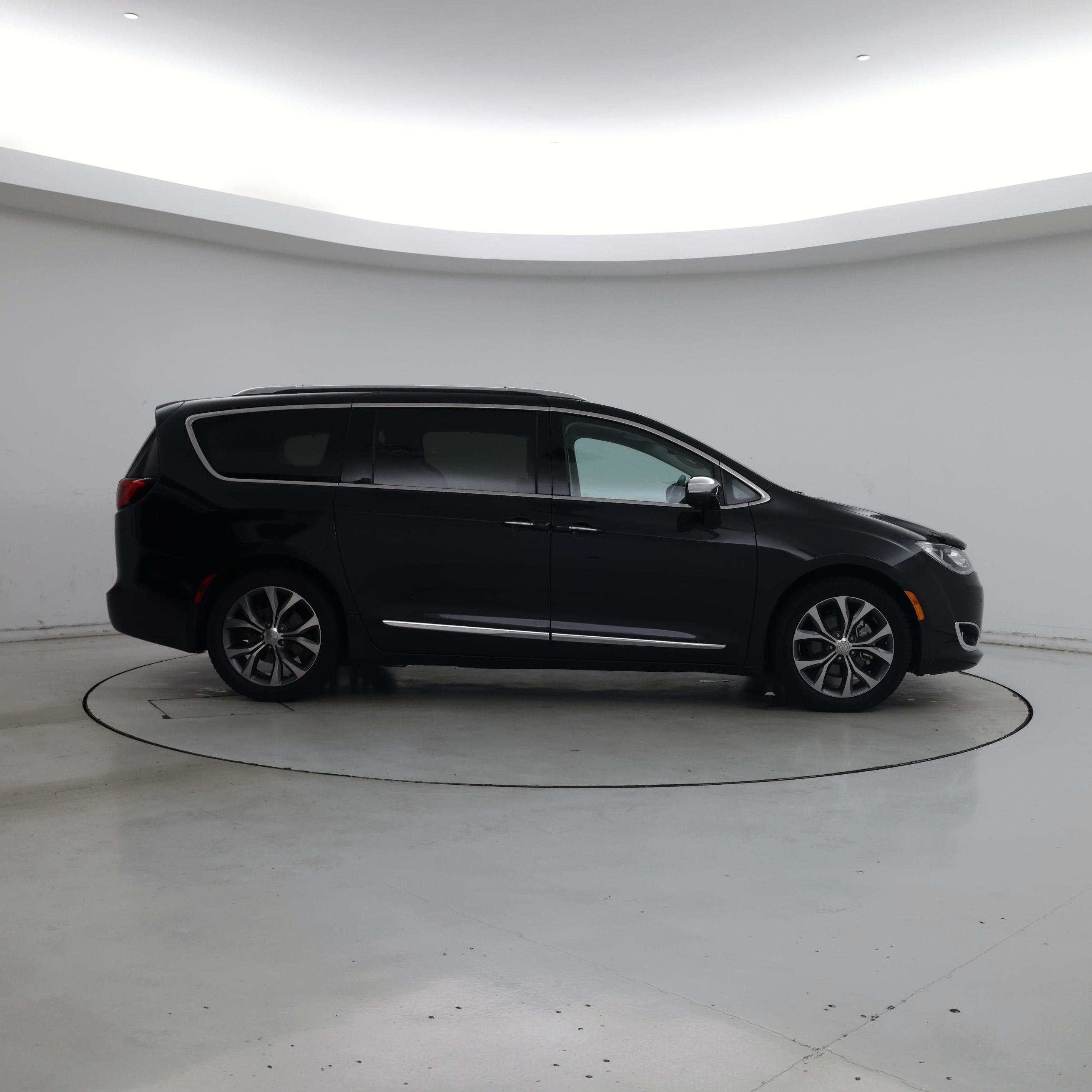 Thumbnail: 2017 Chrysler Pacifica - 7