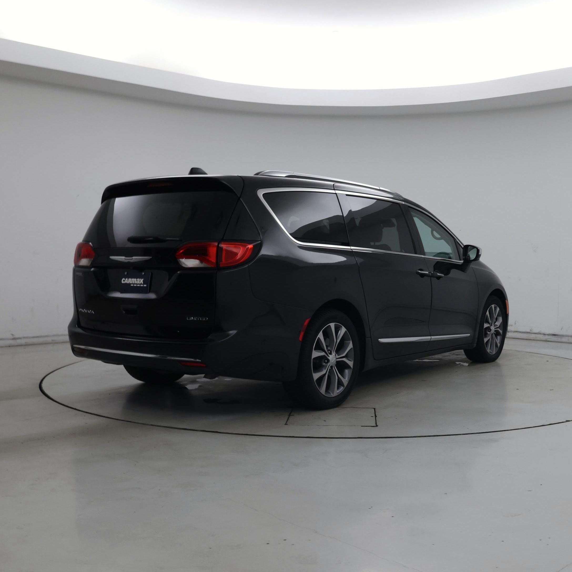Thumbnail: 2017 Chrysler Pacifica - 8