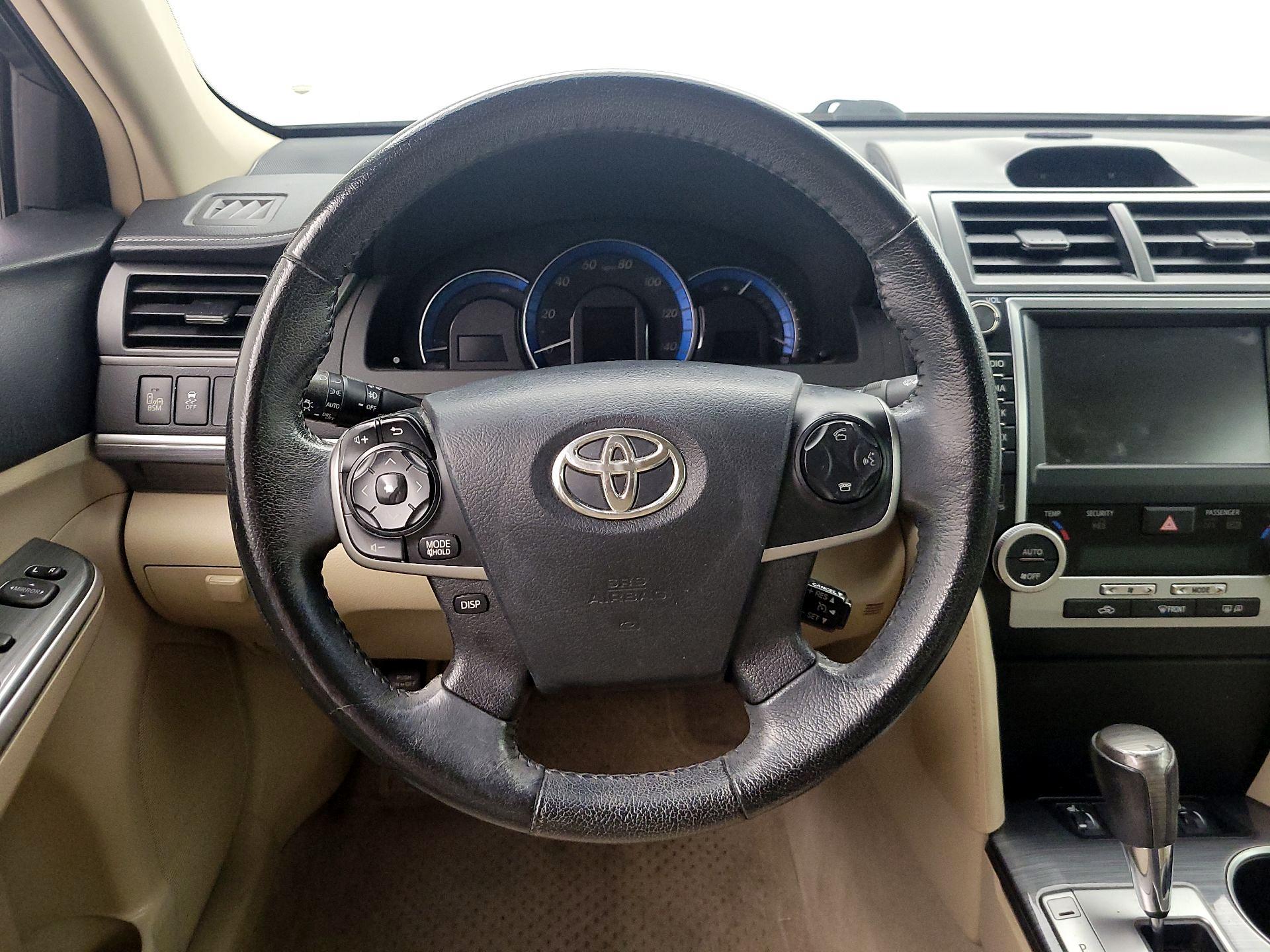 Thumbnail: 2013 Toyota Camry - 10