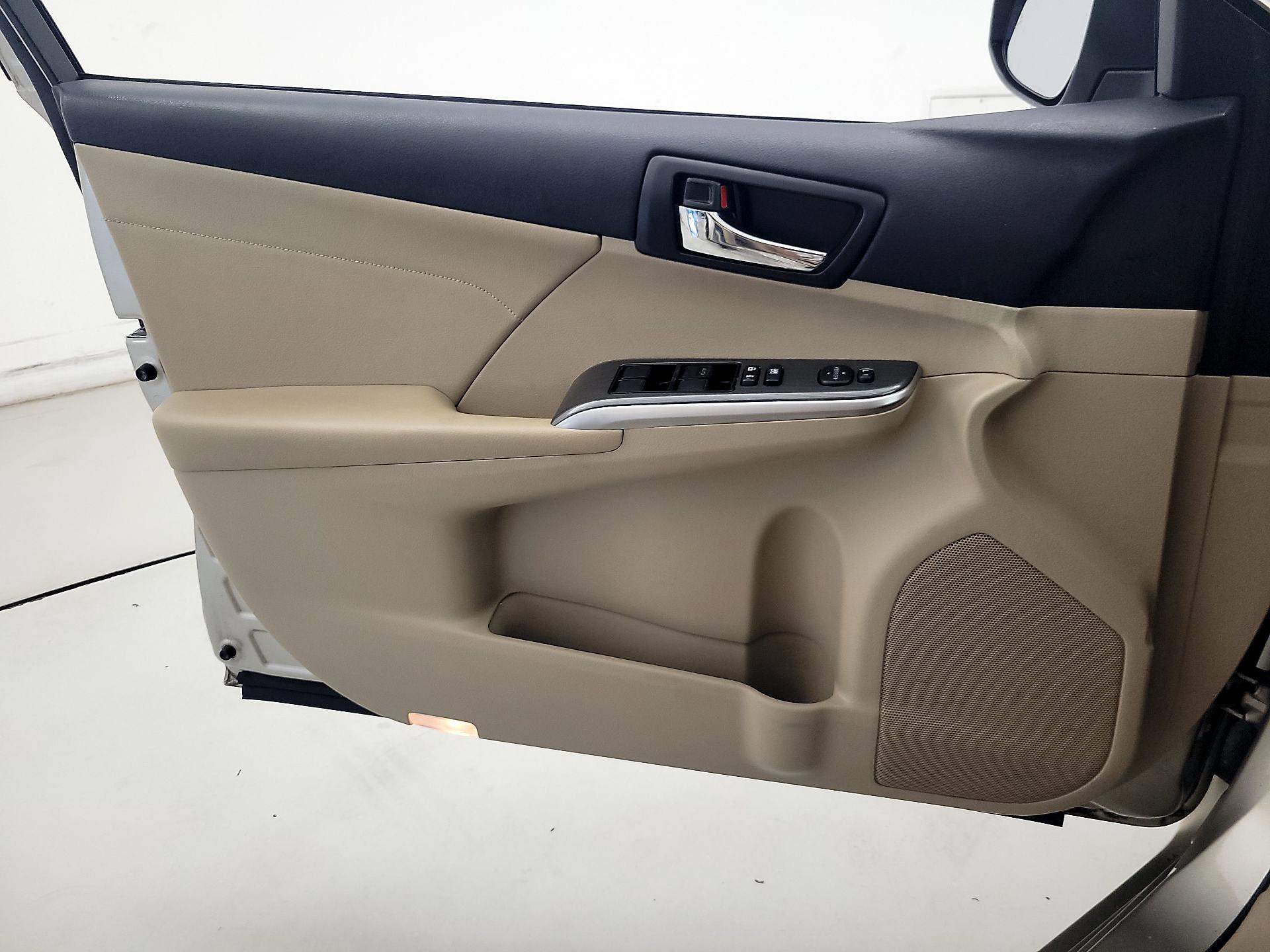 Thumbnail: 2013 Toyota Camry - 12