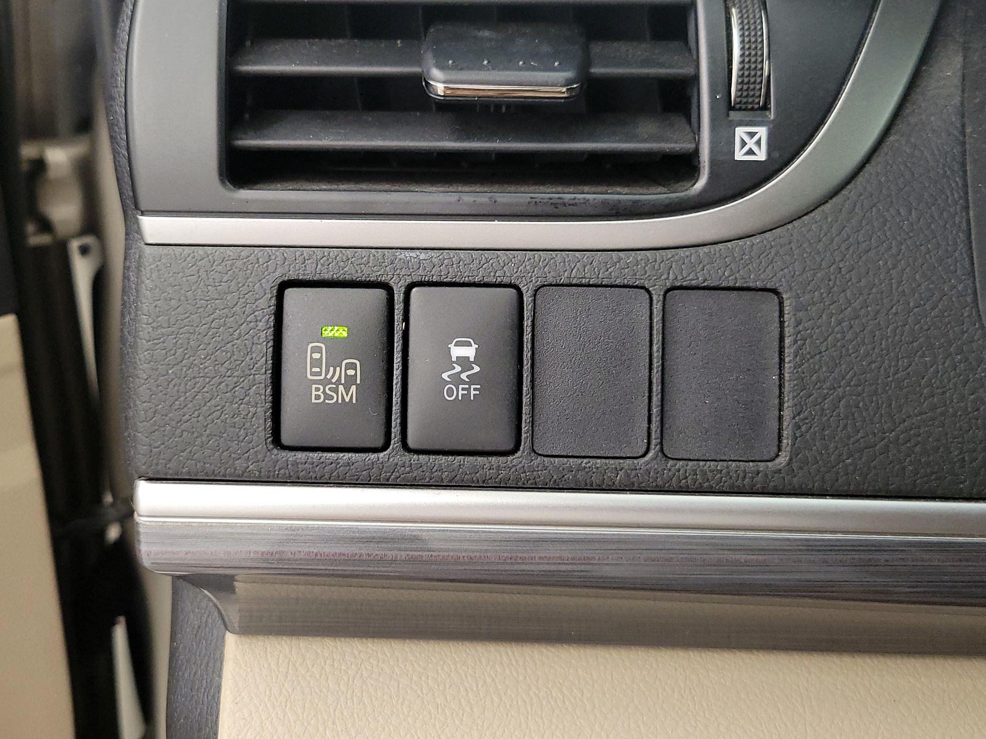 Thumbnail: 2013 Toyota Camry - 13