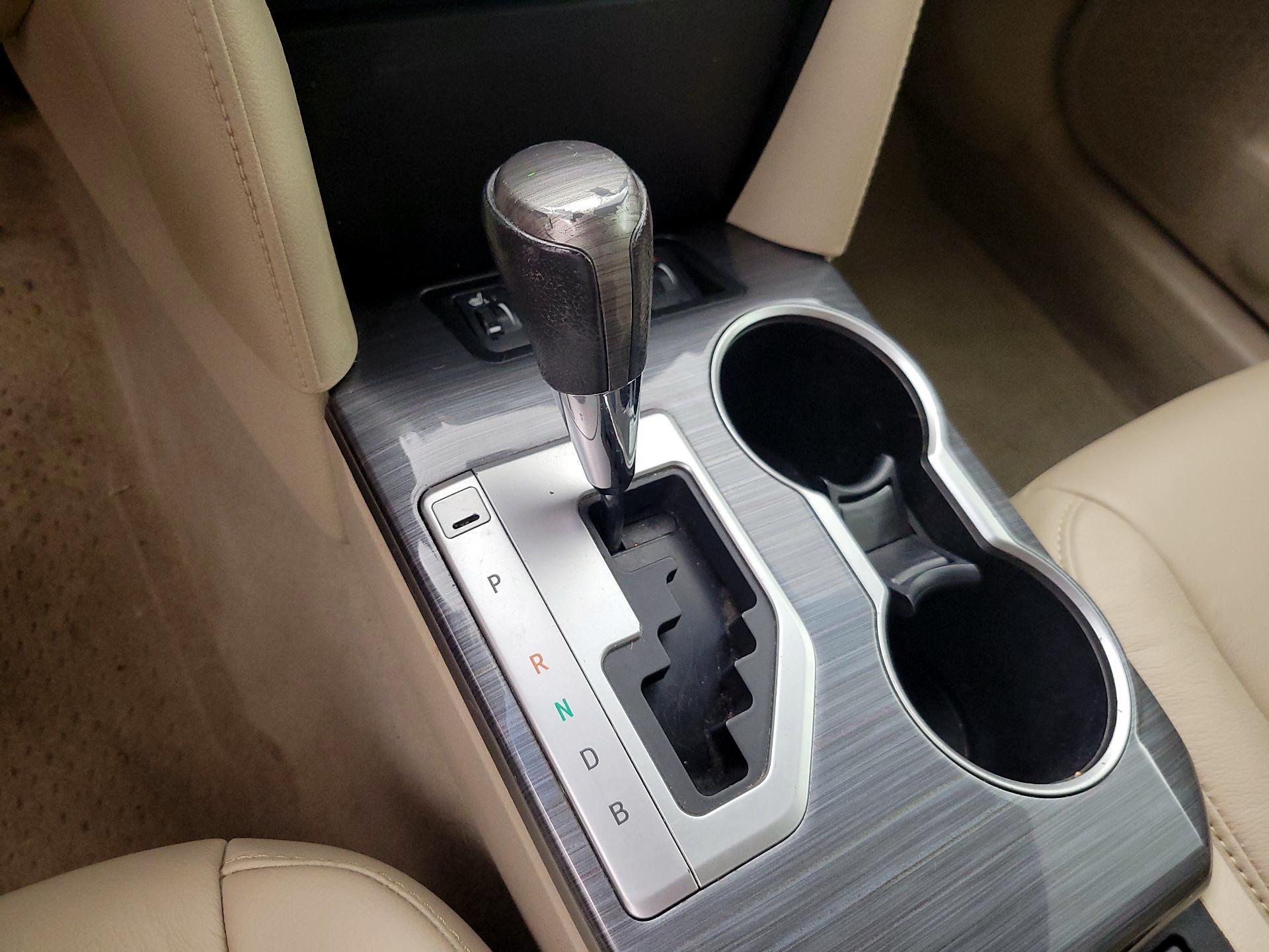 Thumbnail: 2013 Toyota Camry - 18