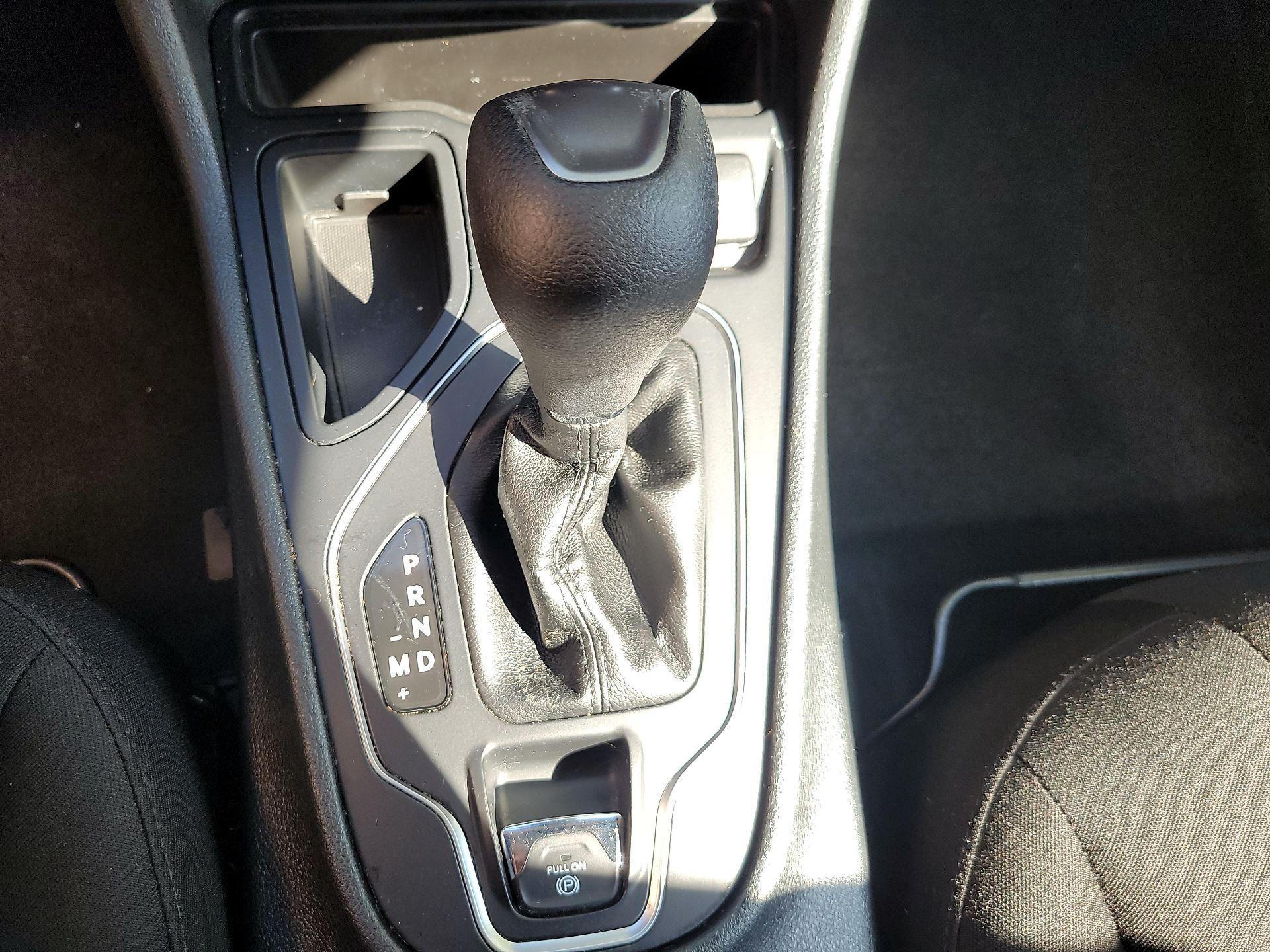 Thumbnail: 2019 Jeep Cherokee - 15