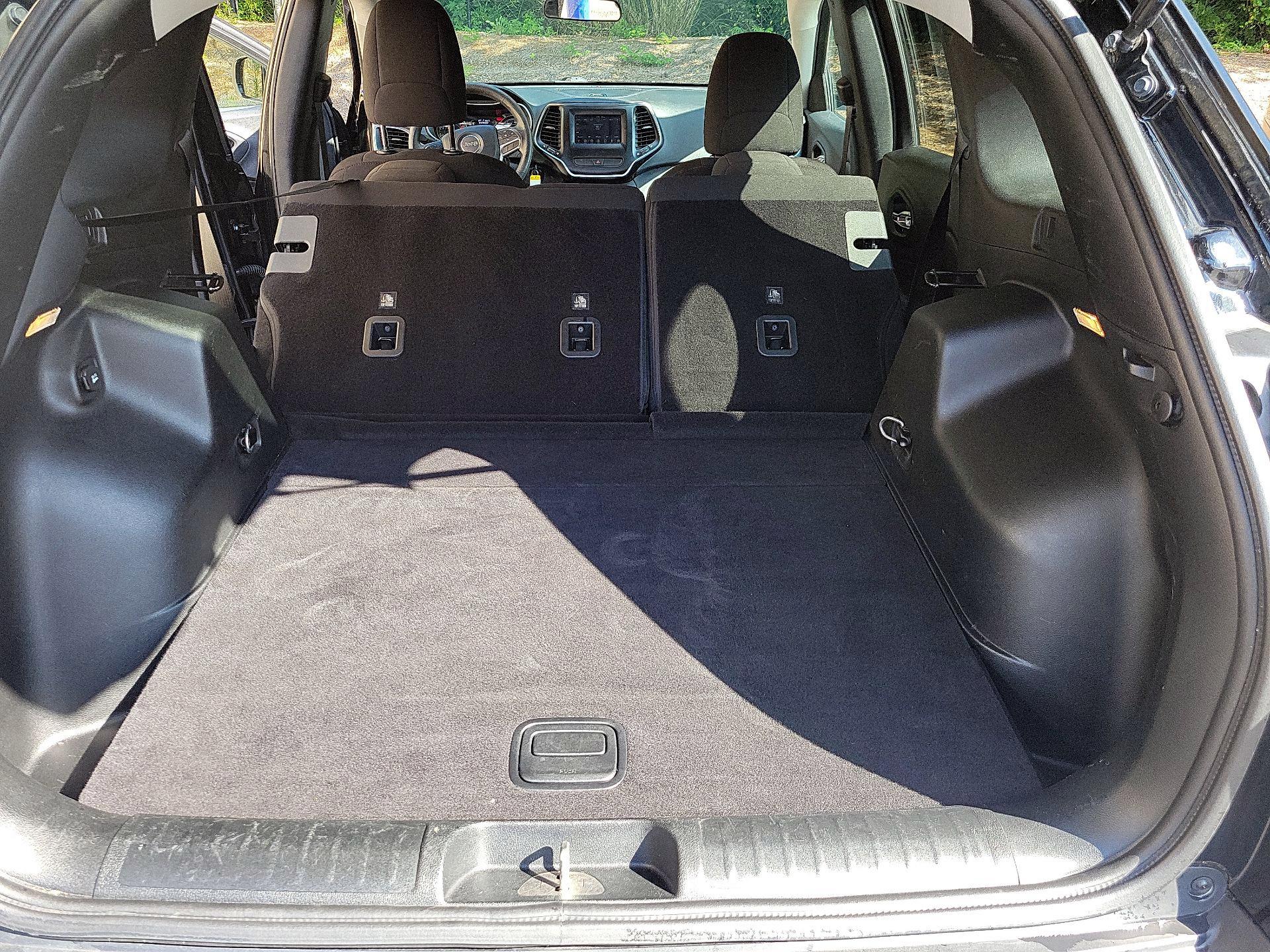 Thumbnail: 2019 Jeep Cherokee - 19