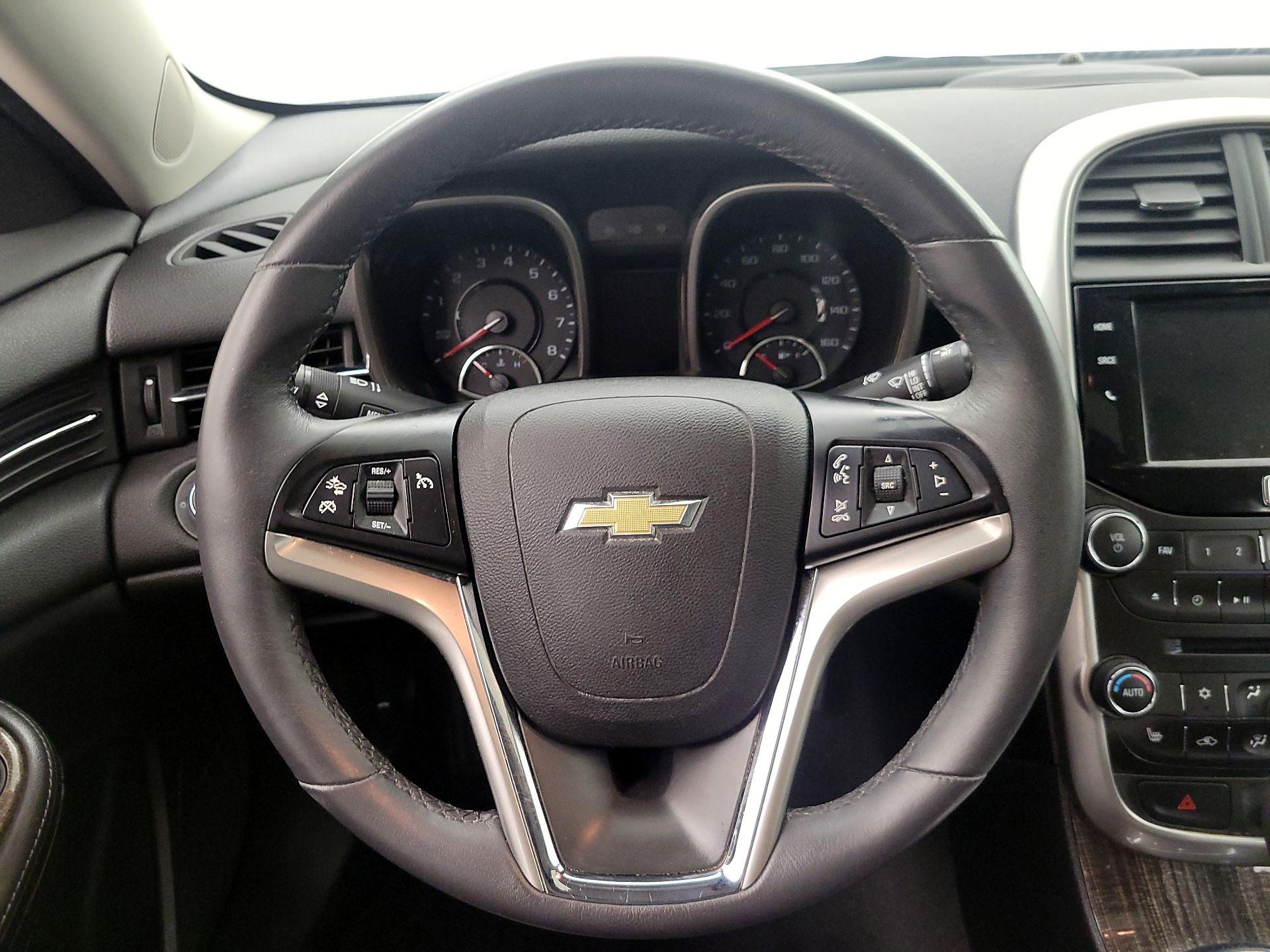 Thumbnail: 2016 Chevrolet Malibu - 10