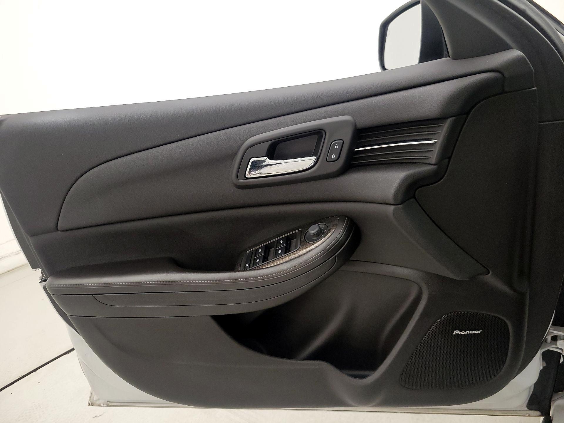 Thumbnail: 2016 Chevrolet Malibu - 12