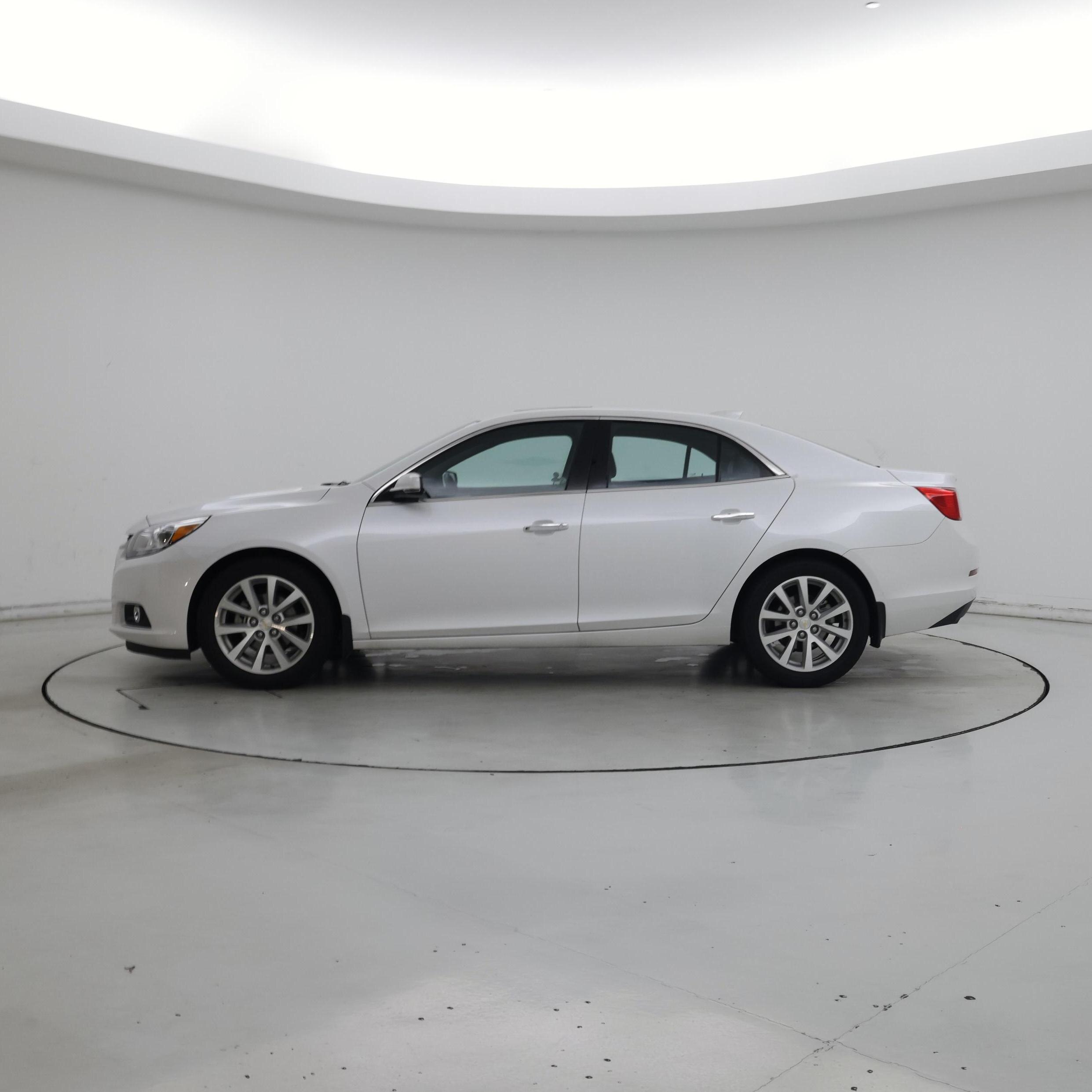 Thumbnail: 2016 Chevrolet Malibu - 3