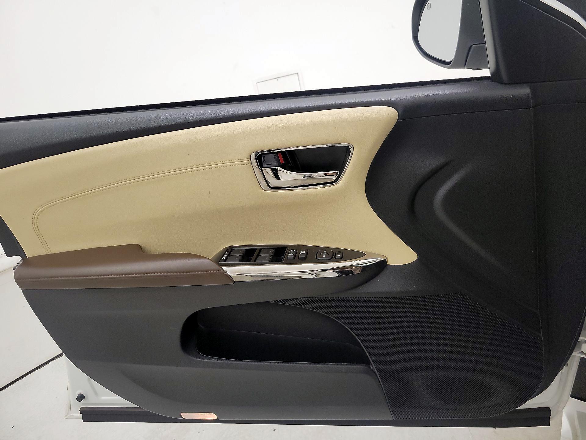 Thumbnail: 2016 Toyota Avalon - 12