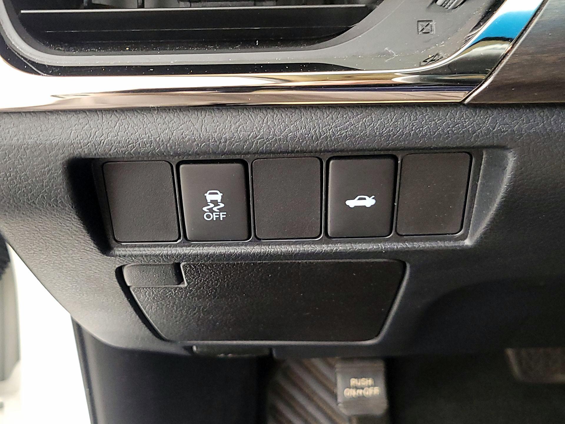 Thumbnail: 2016 Toyota Avalon - 13