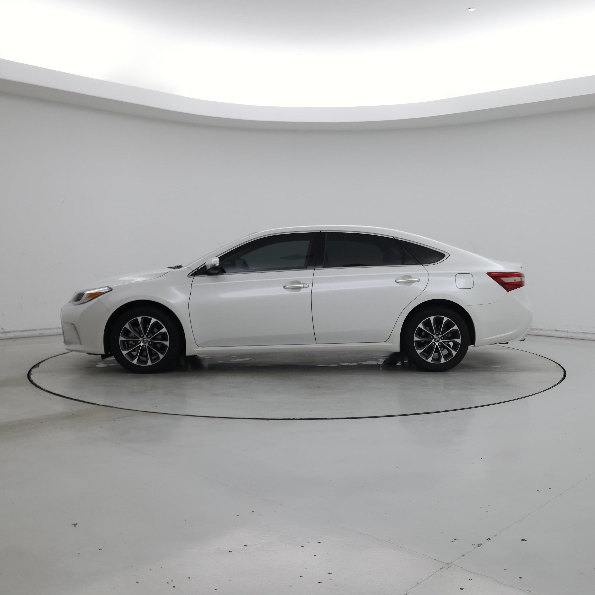Thumbnail: 2016 Toyota Avalon - 3
