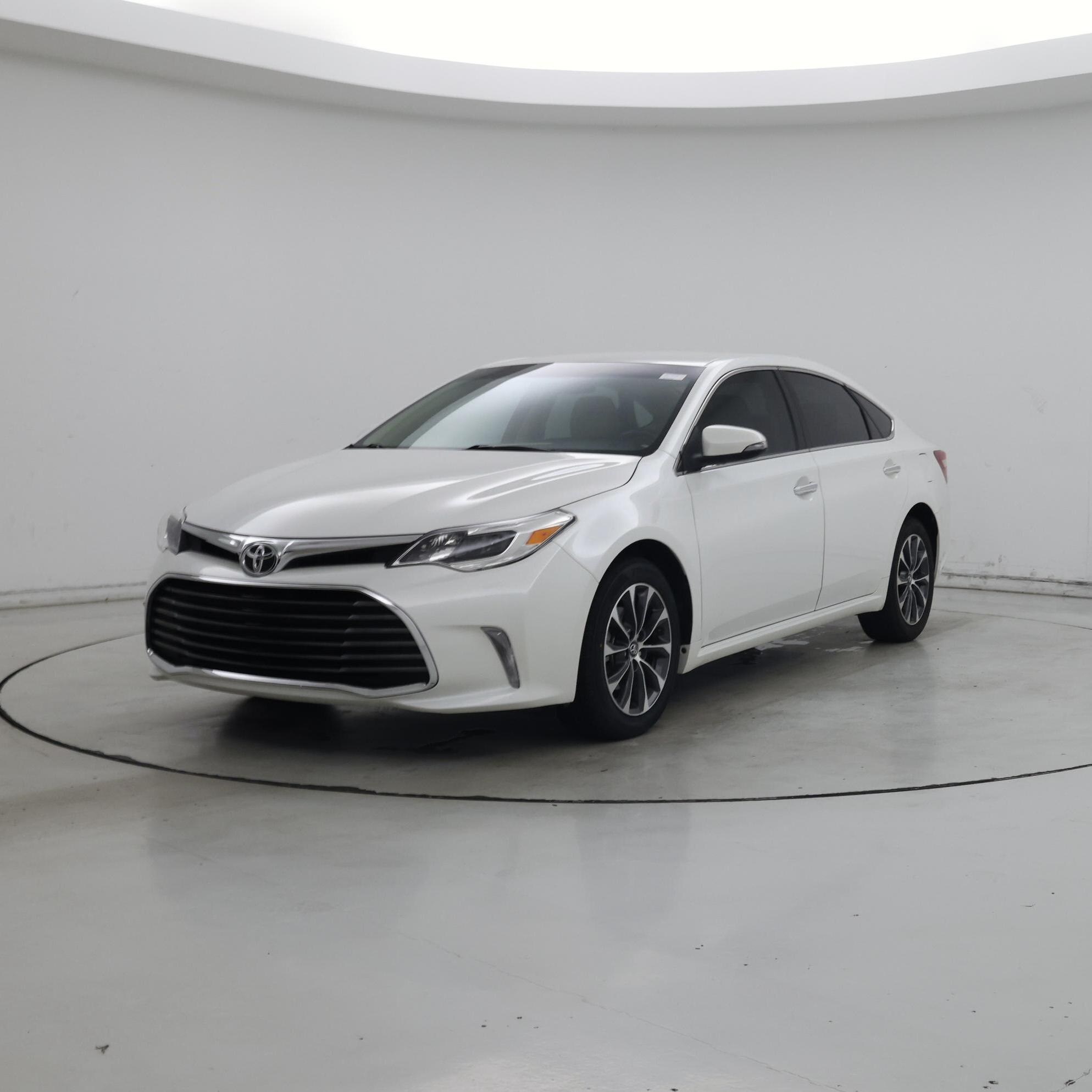 Thumbnail: 2016 Toyota Avalon - 4