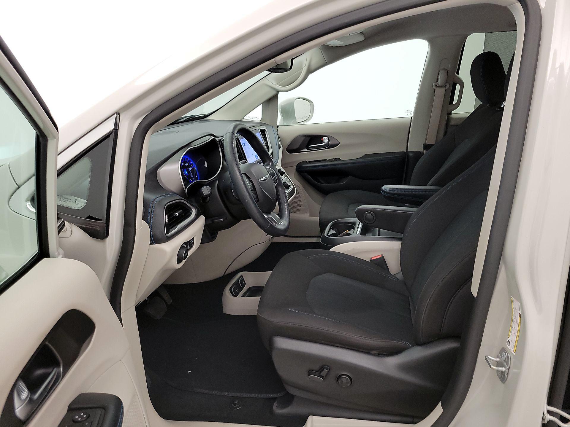 Thumbnail: 2021 Chrysler Pacifica - 11