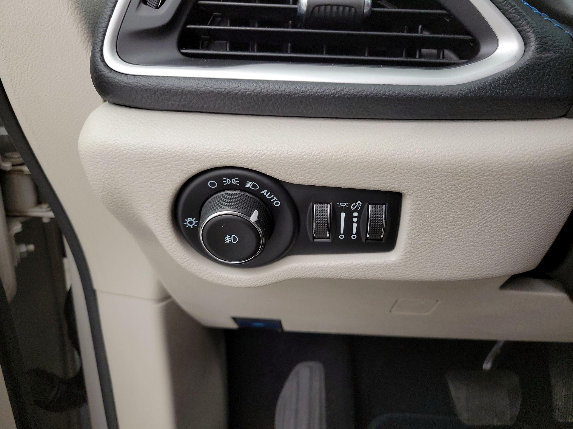Thumbnail: 2021 Chrysler Pacifica - 13