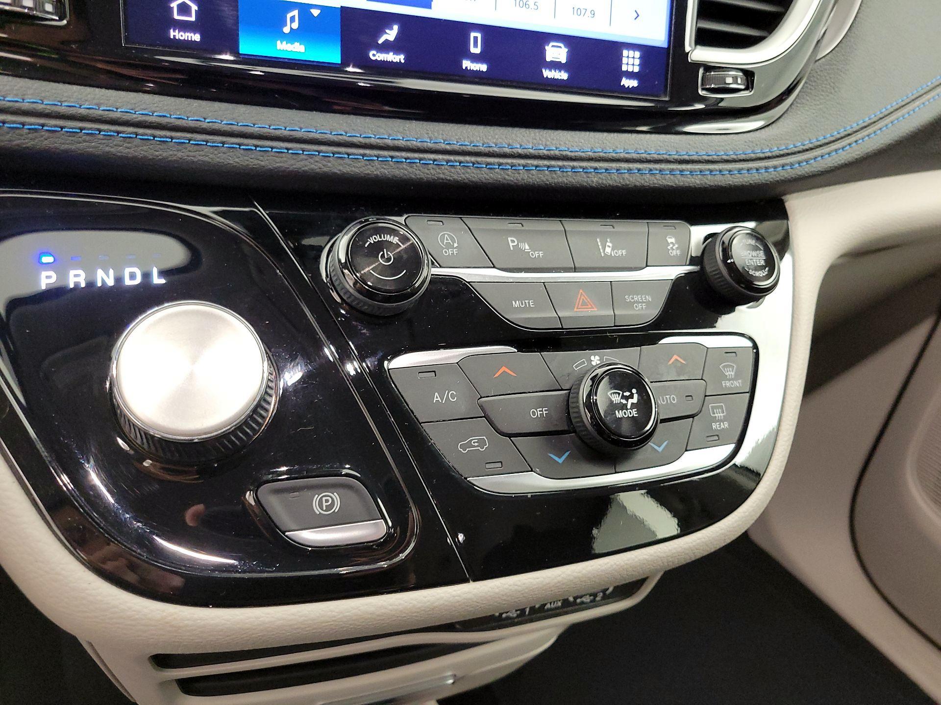 Thumbnail: 2021 Chrysler Pacifica - 16