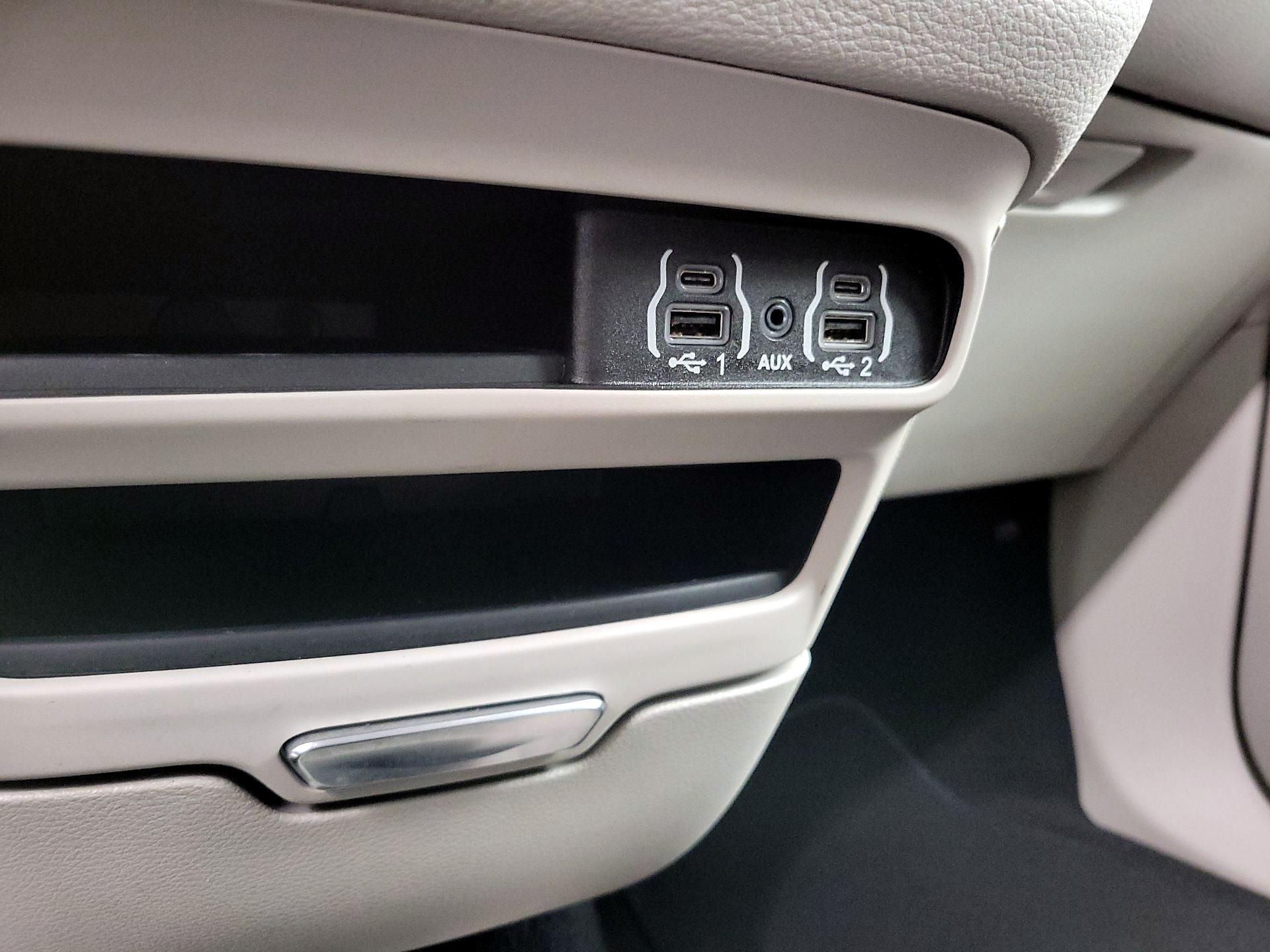 Thumbnail: 2021 Chrysler Pacifica - 18