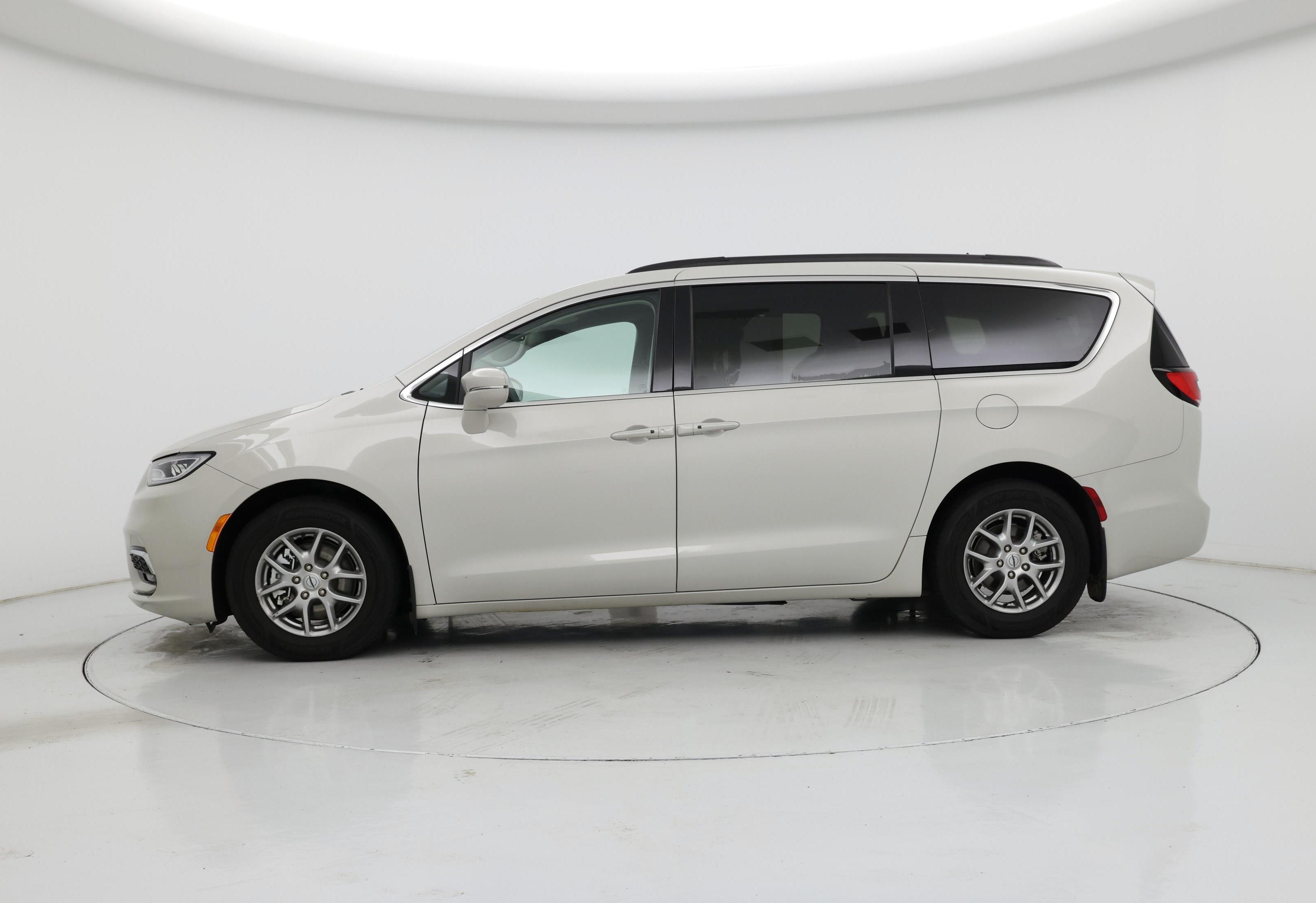 Thumbnail: 2021 Chrysler Pacifica - 3