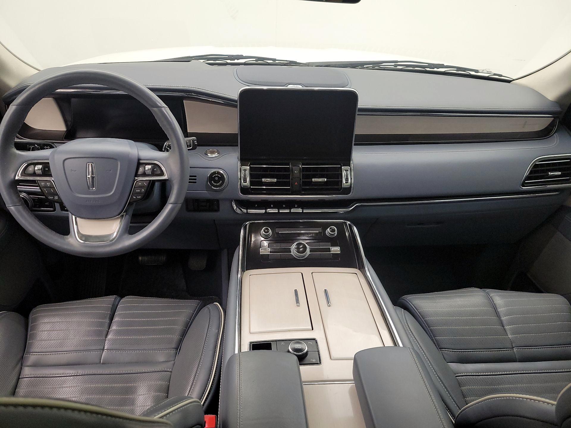 Thumbnail: 2021 Lincoln Navigator L - 9