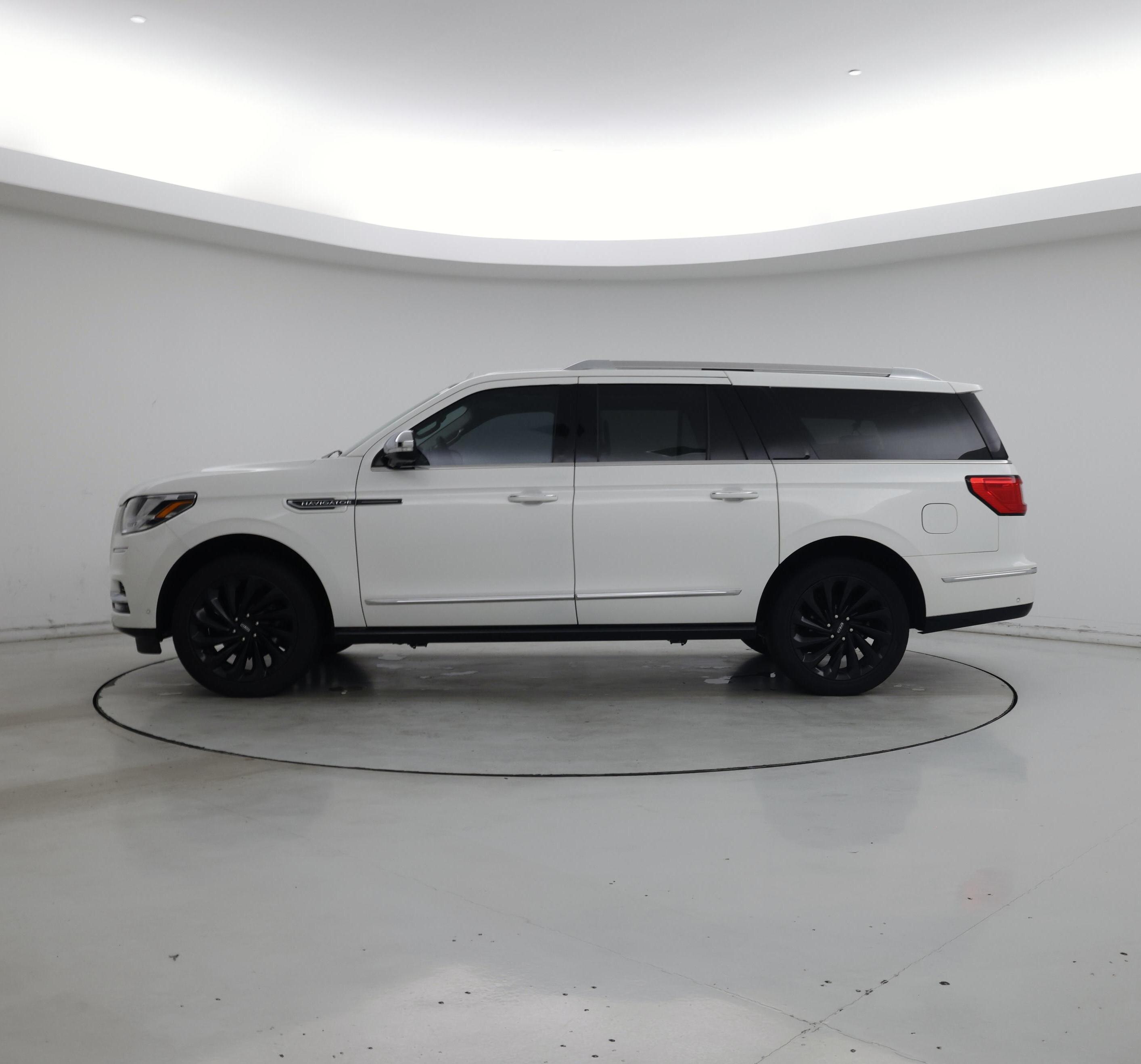 Thumbnail: 2021 Lincoln Navigator L - 3