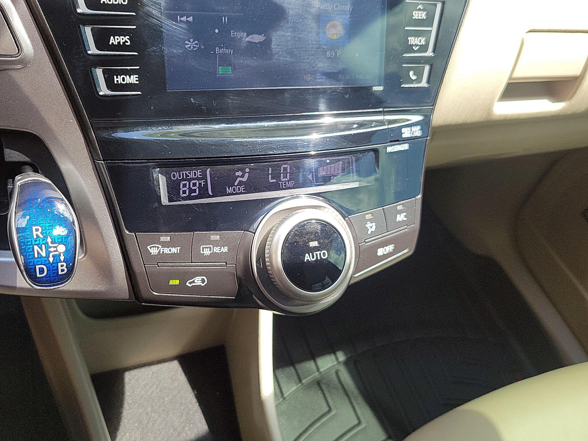 Thumbnail: 2015 Toyota Prius v - 14