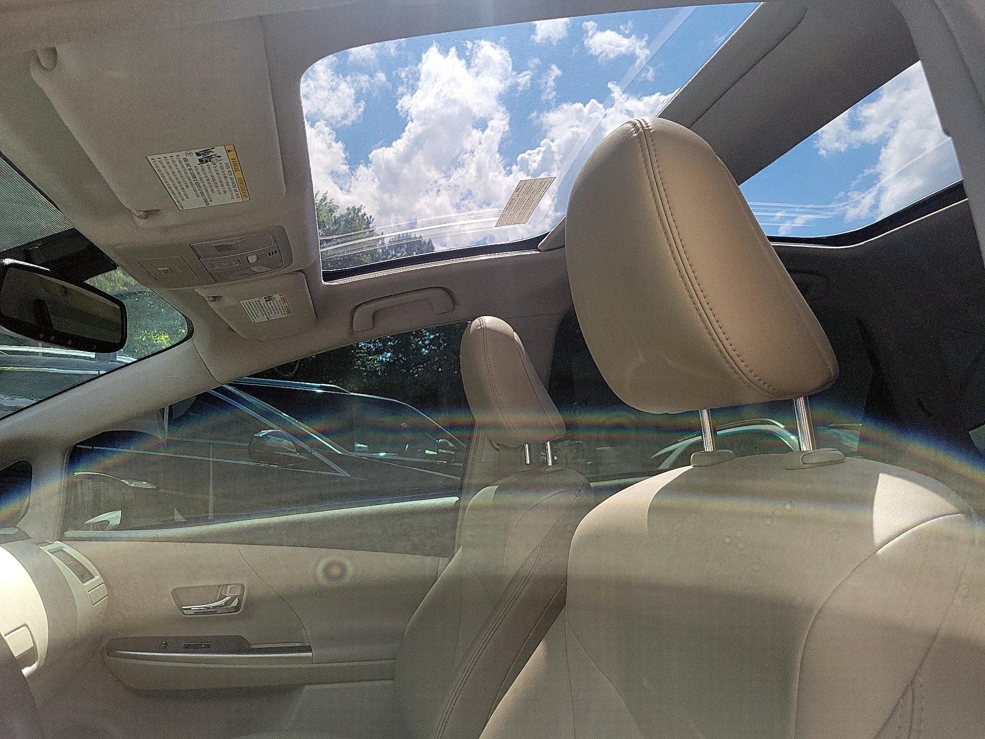 Thumbnail: 2015 Toyota Prius v - 17