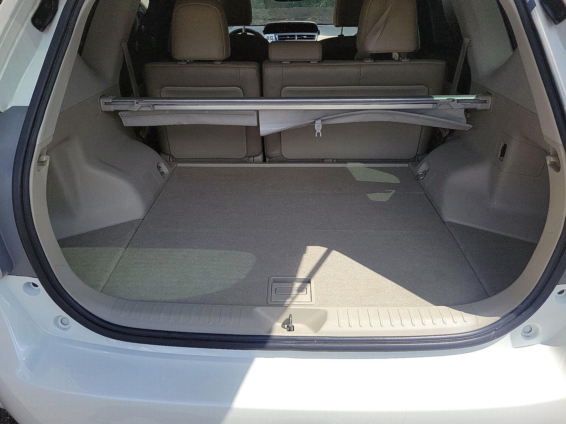 Thumbnail: 2015 Toyota Prius v - 19