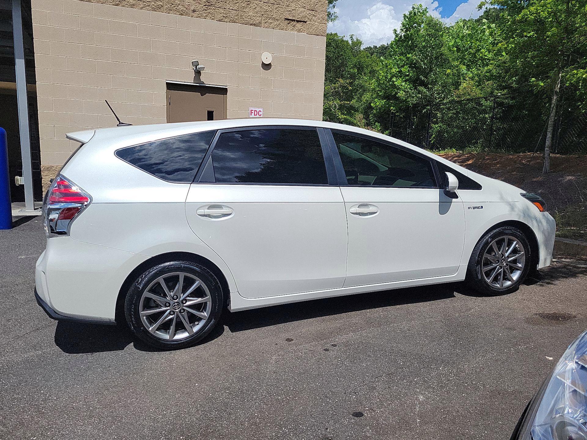 Thumbnail: 2015 Toyota Prius v - 4