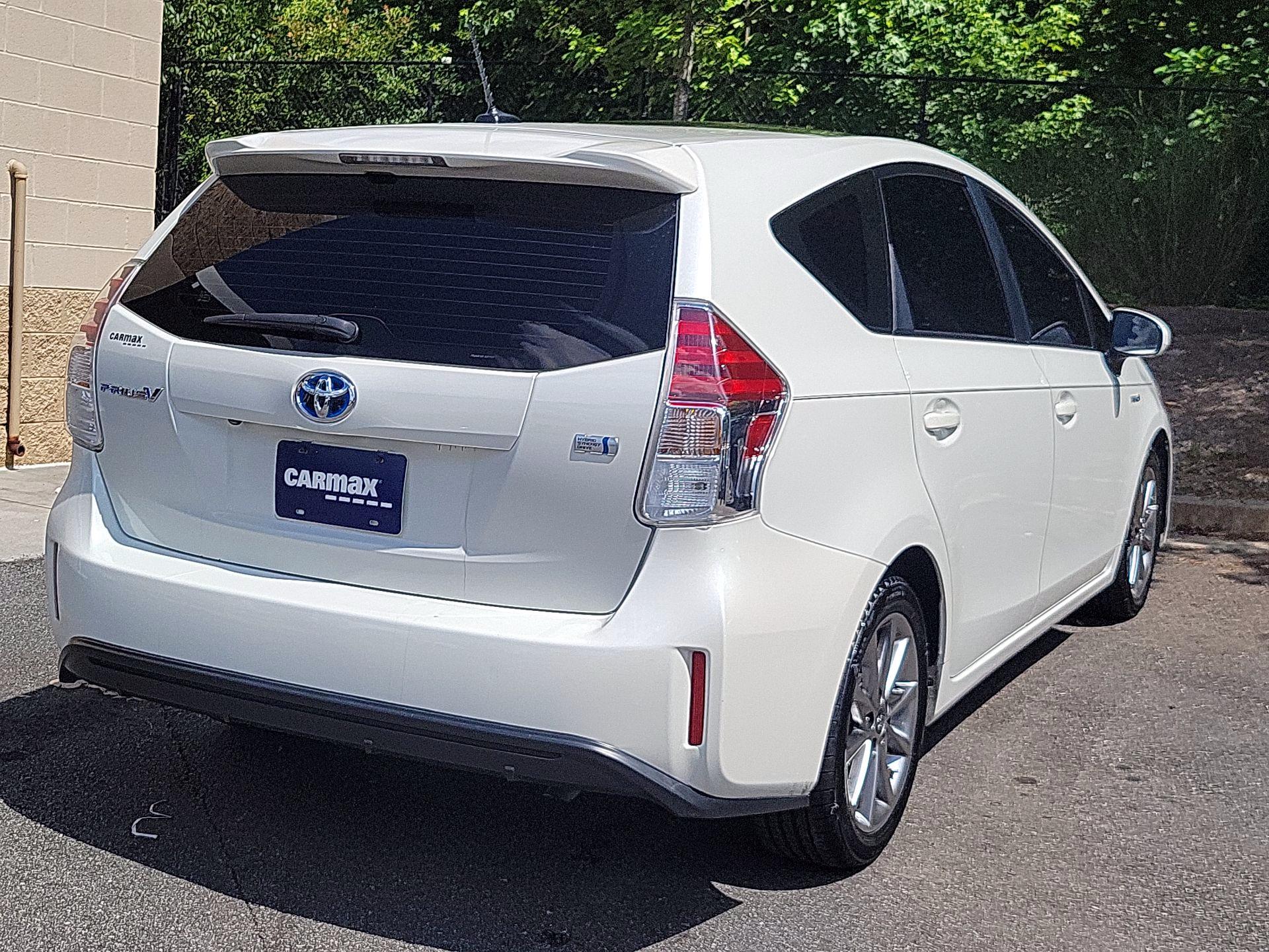 Thumbnail: 2015 Toyota Prius v - 5