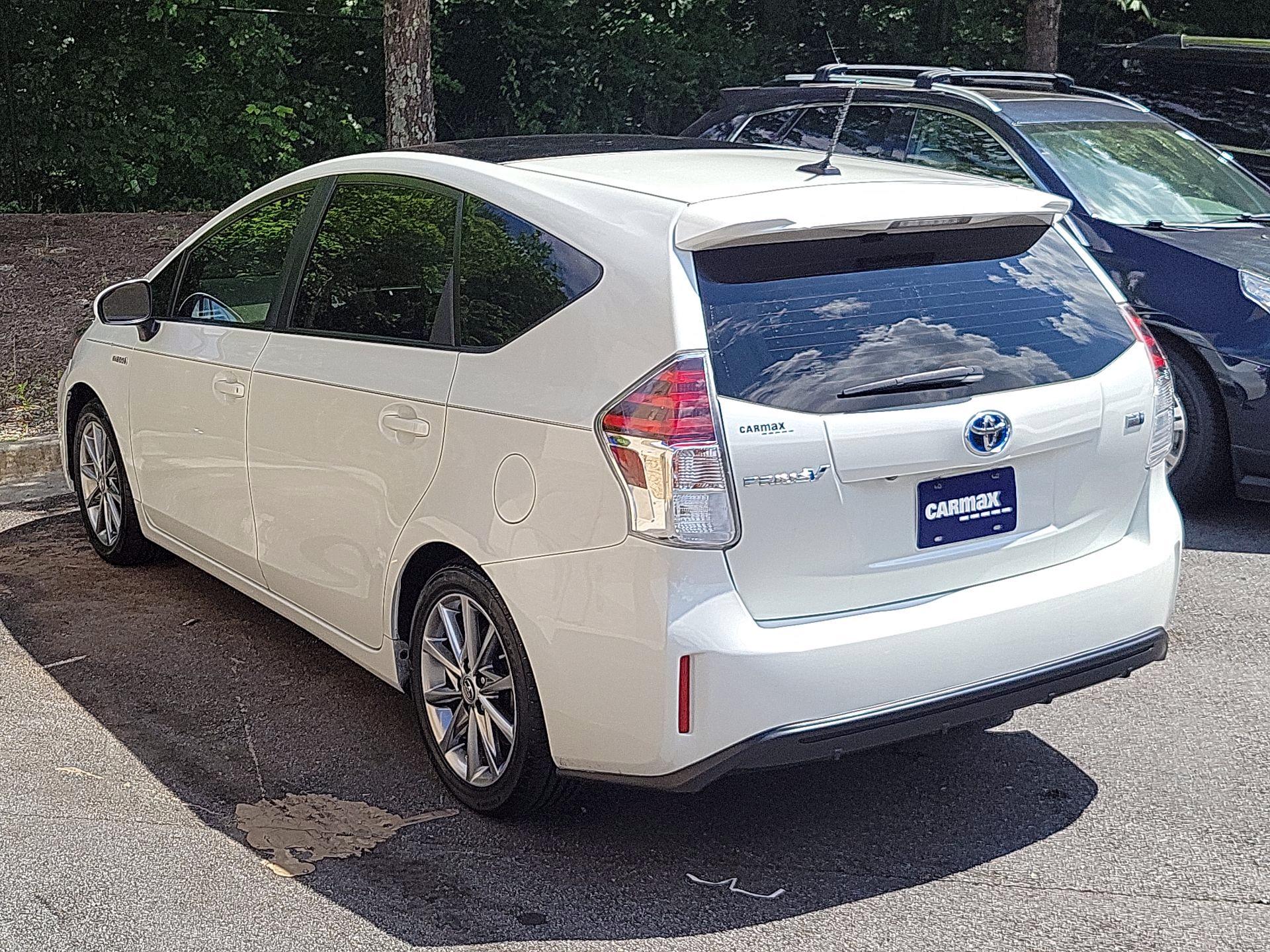 Thumbnail: 2015 Toyota Prius v - 7