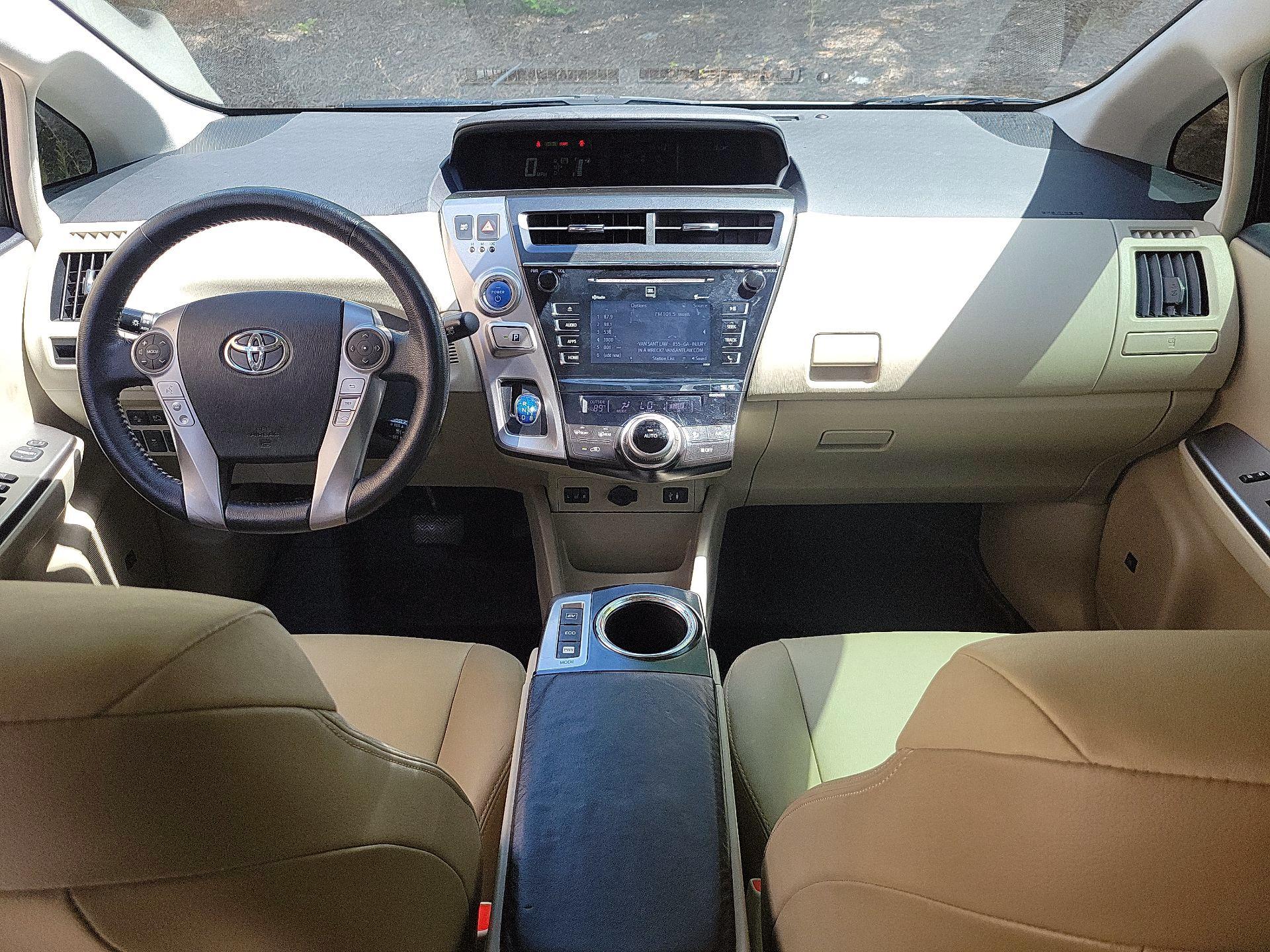 Thumbnail: 2015 Toyota Prius v - 8