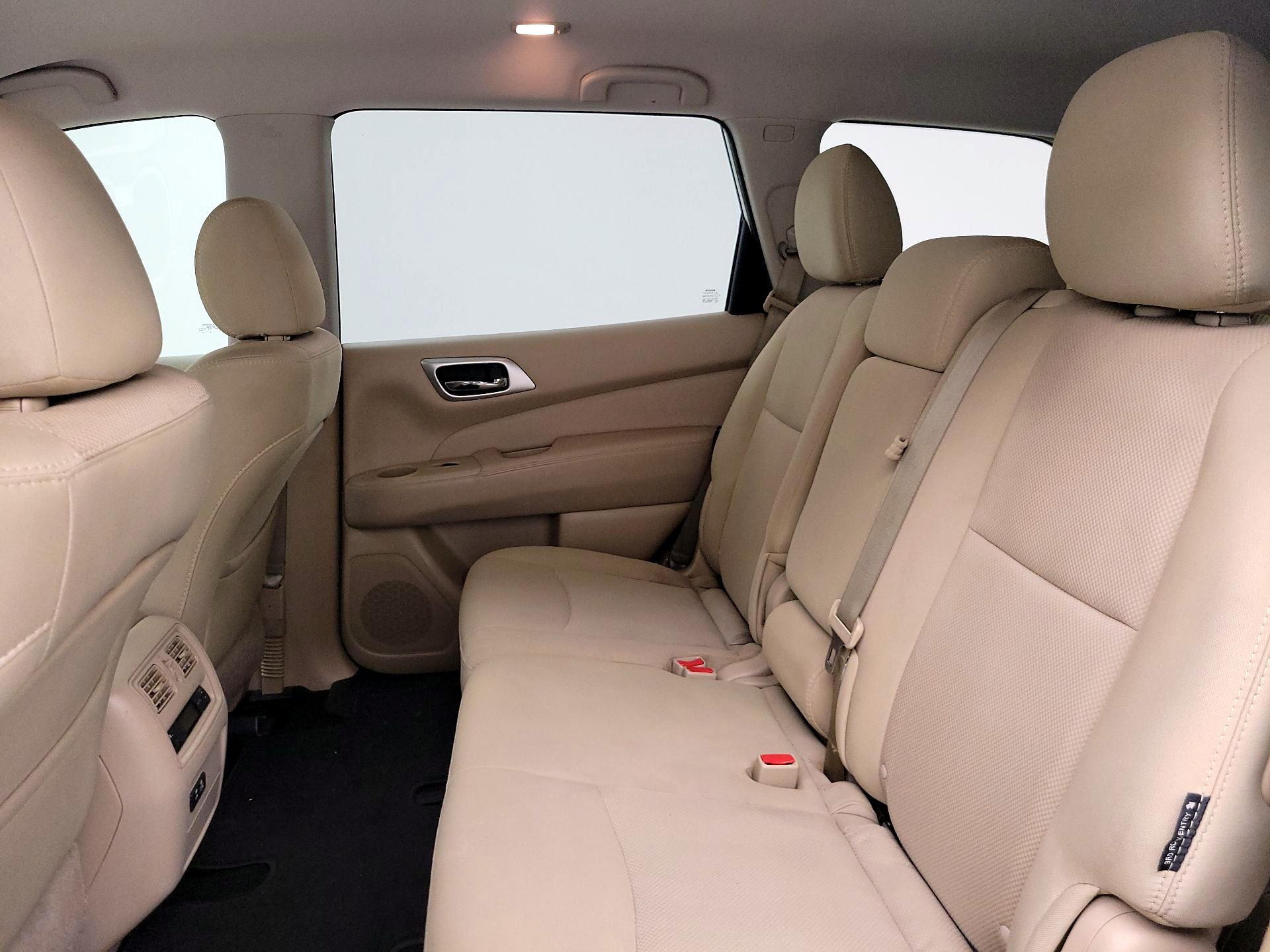 Thumbnail: 2019 Nissan Pathfinder - 19