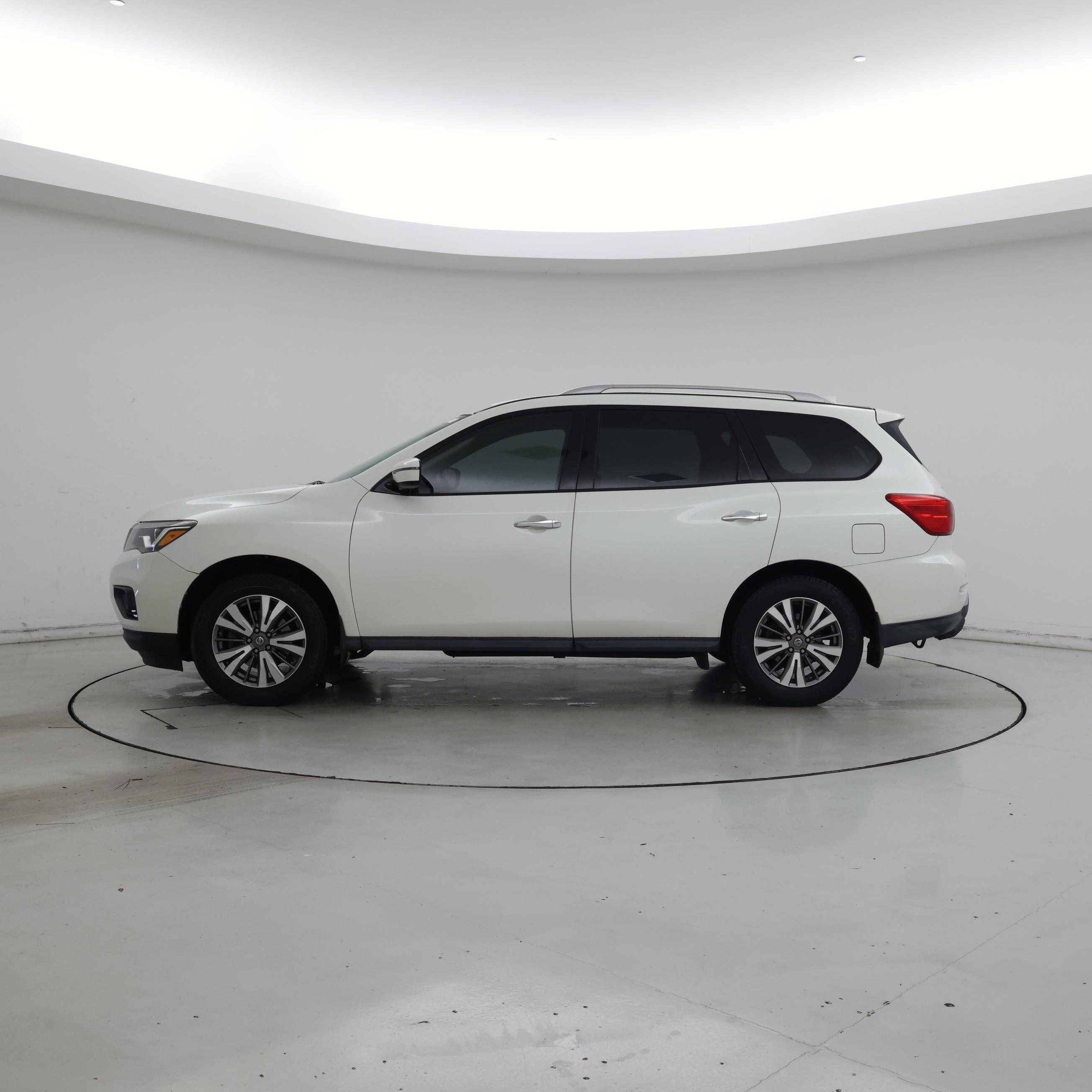 Thumbnail: 2019 Nissan Pathfinder - 3