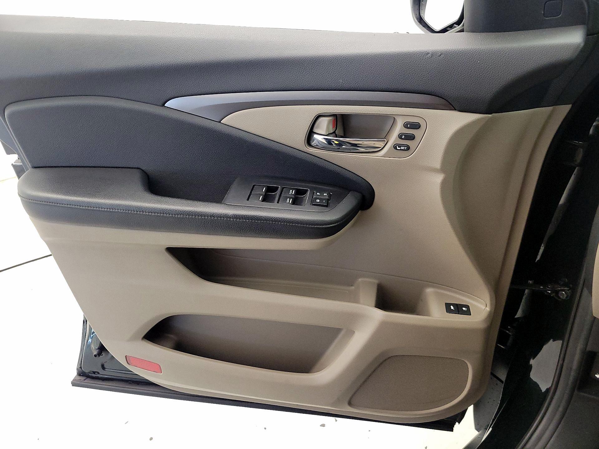 Thumbnail: 2019 Honda Pilot - 12