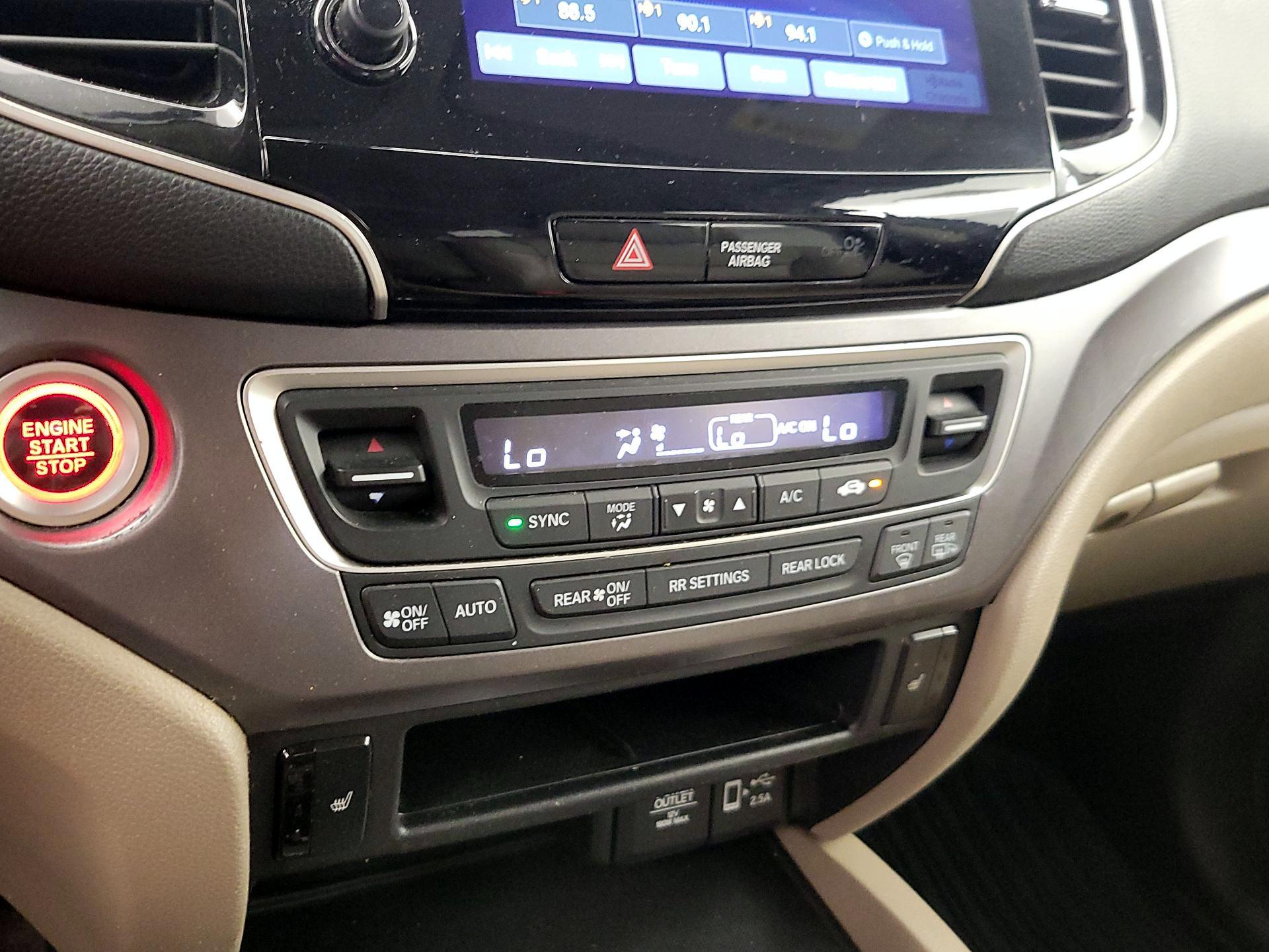 Thumbnail: 2019 Honda Pilot - 16