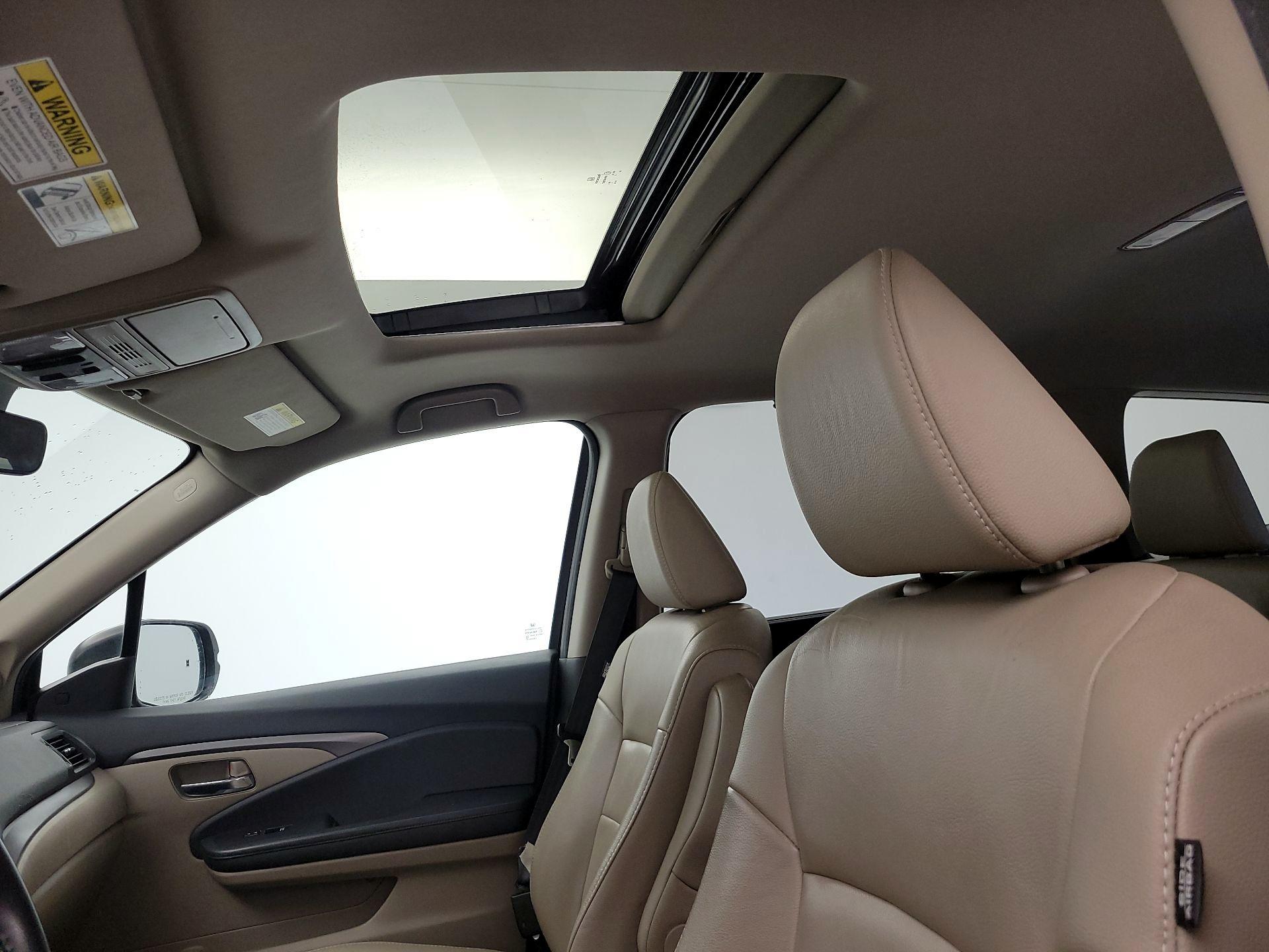 Thumbnail: 2019 Honda Pilot - 19