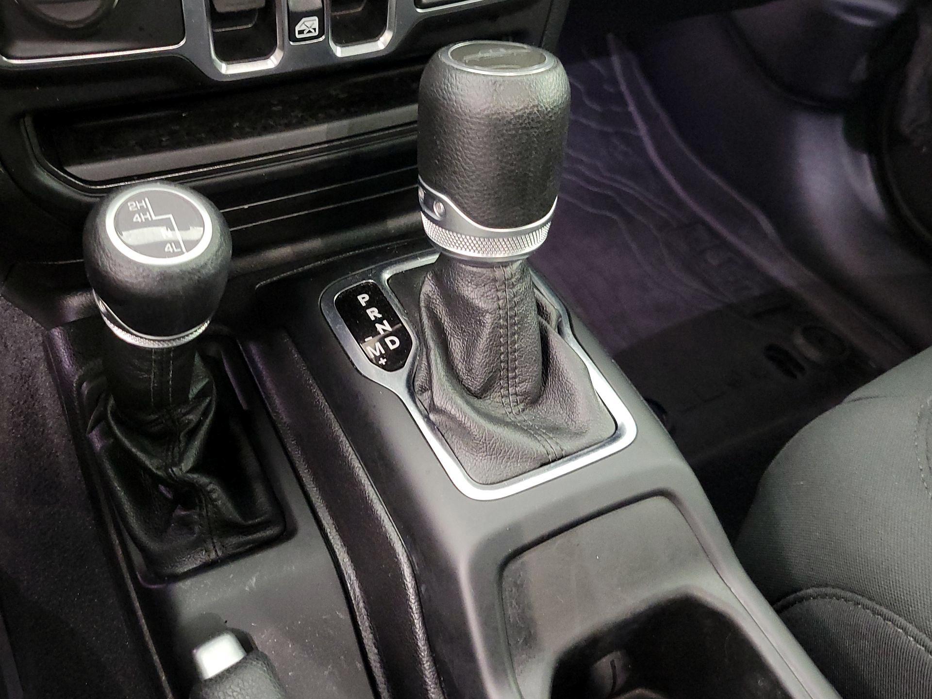 Thumbnail: 2021 Jeep Gladiator - 17