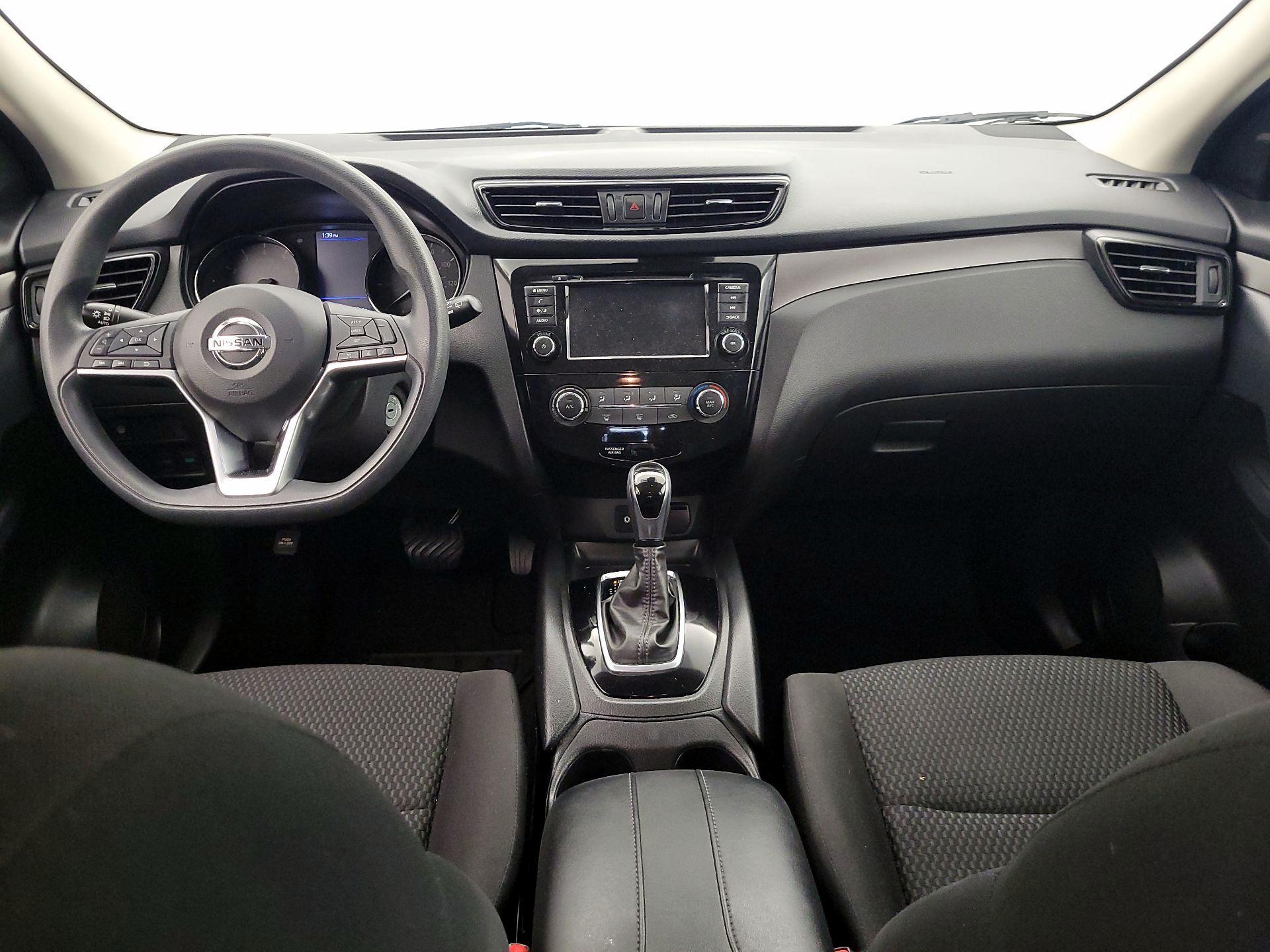 Thumbnail: 2020 Nissan Rogue Sport - 9