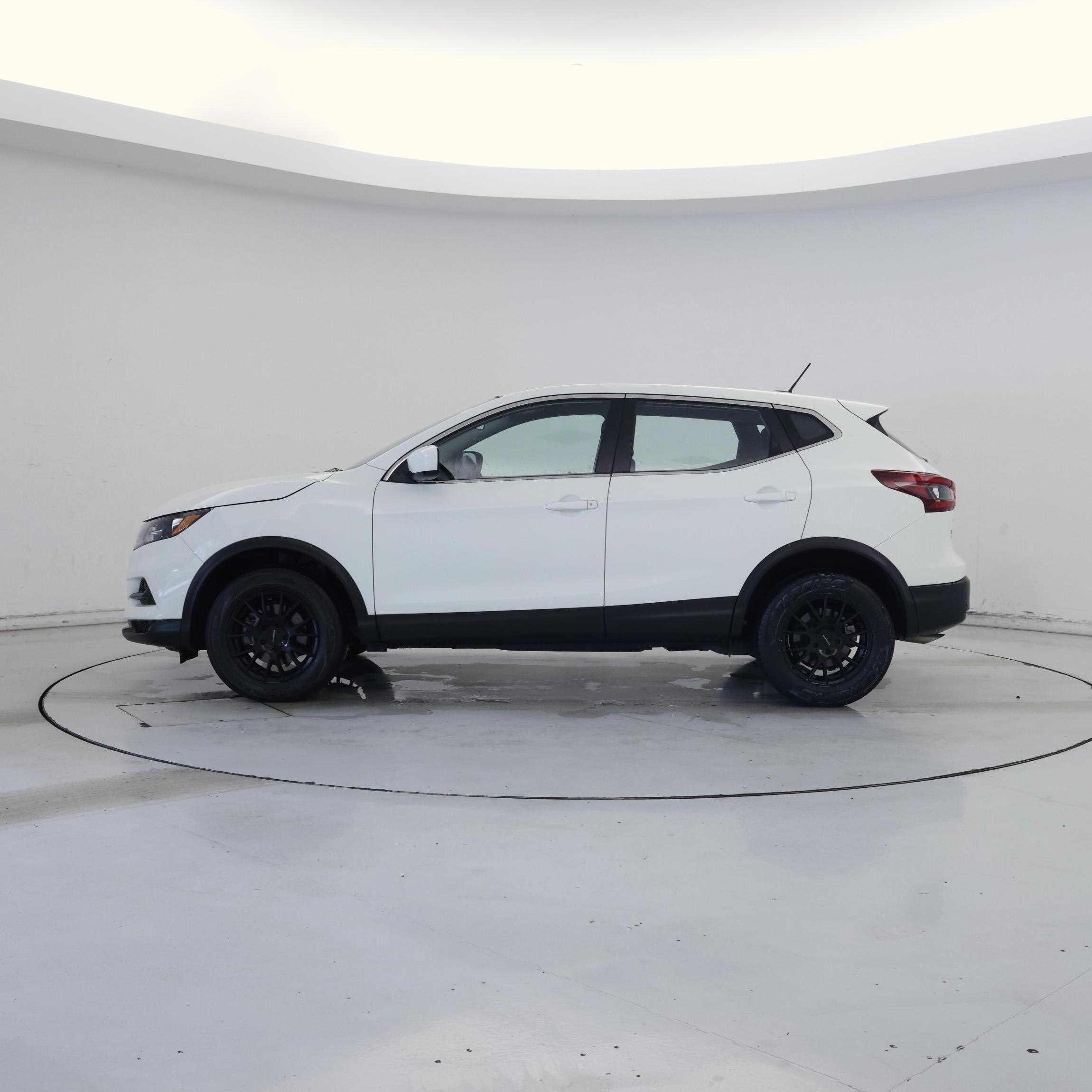 Thumbnail: 2020 Nissan Rogue Sport - 3