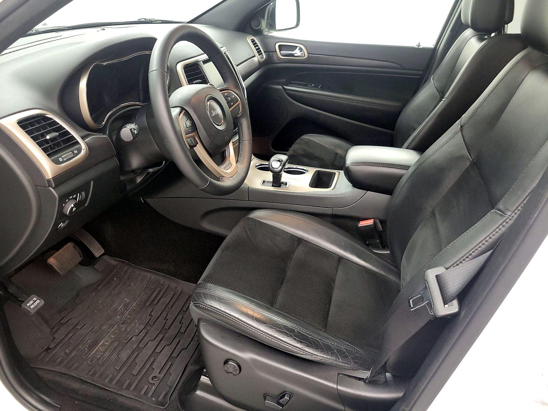 Thumbnail: 2015 Jeep Grand Cherokee - 11