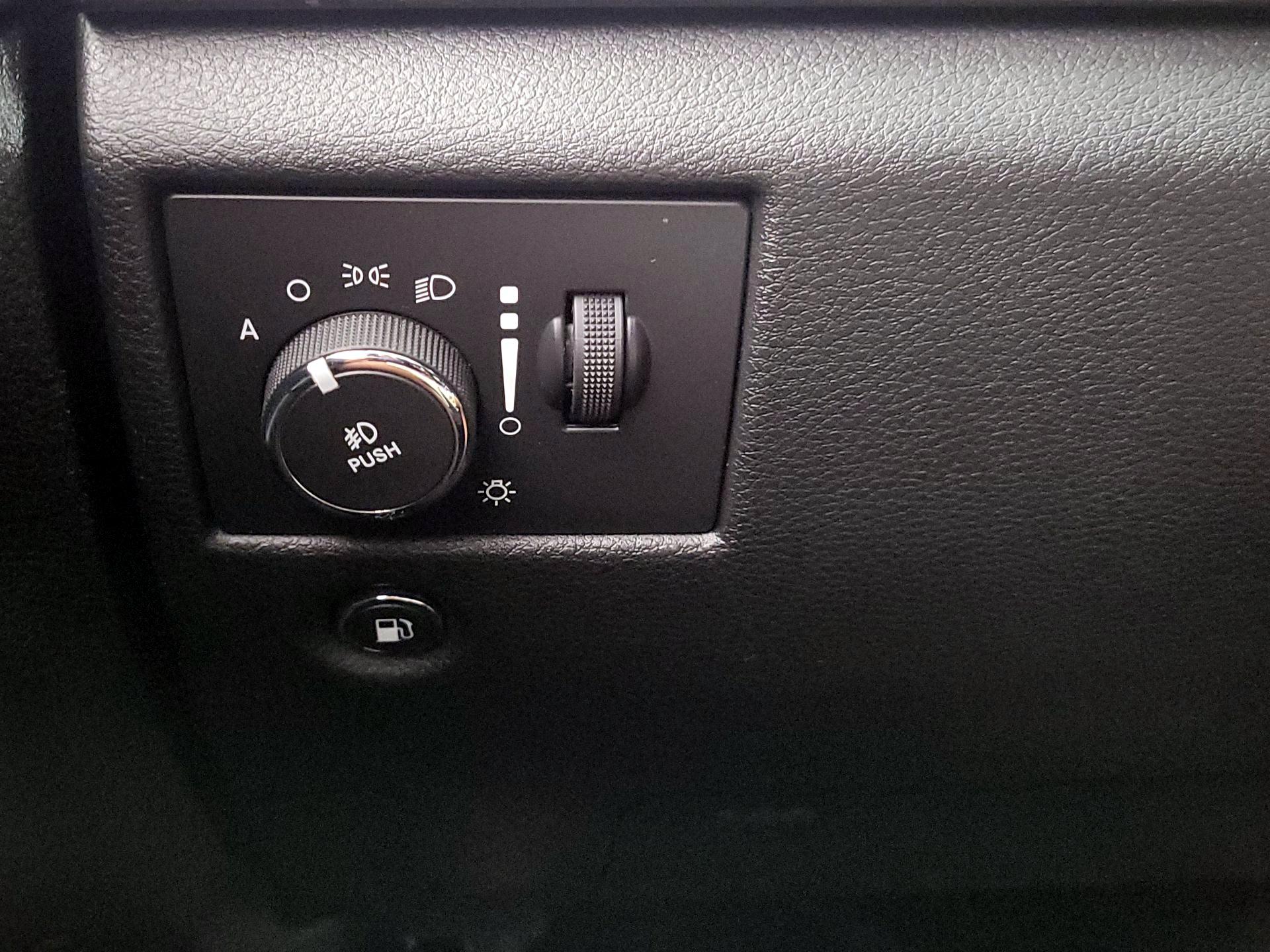 Thumbnail: 2015 Jeep Grand Cherokee - 13