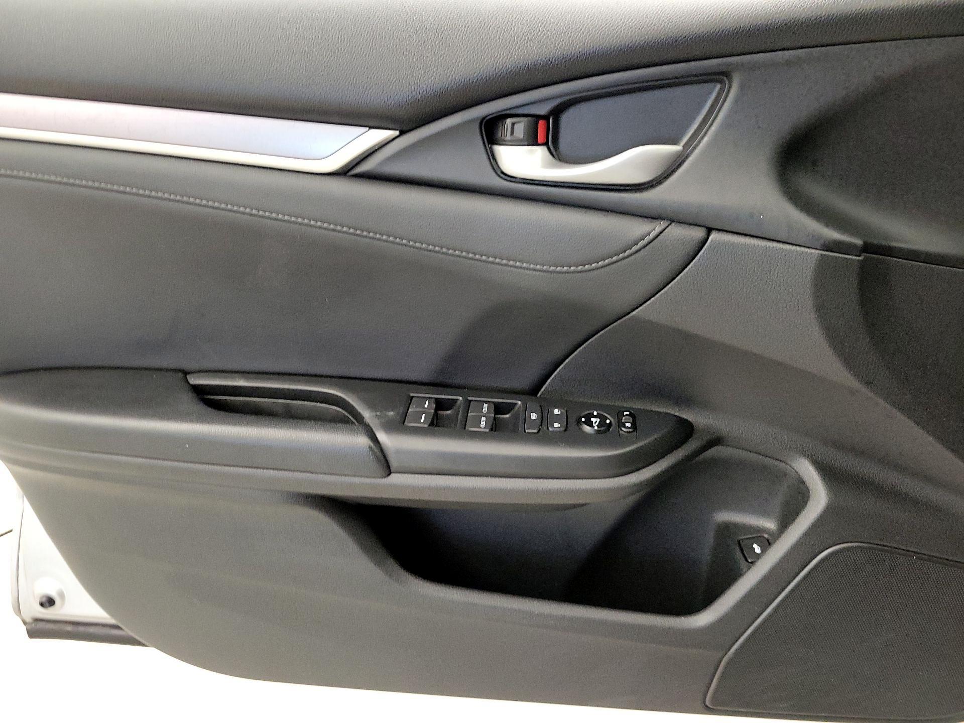 Thumbnail: 2016 Honda Civic - 12
