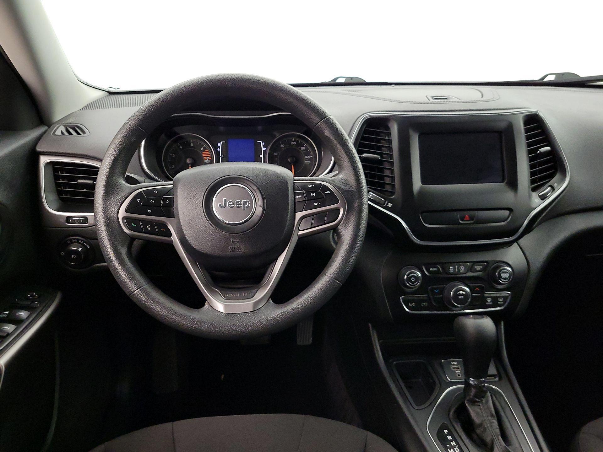 Thumbnail: 2019 Jeep Cherokee - 10